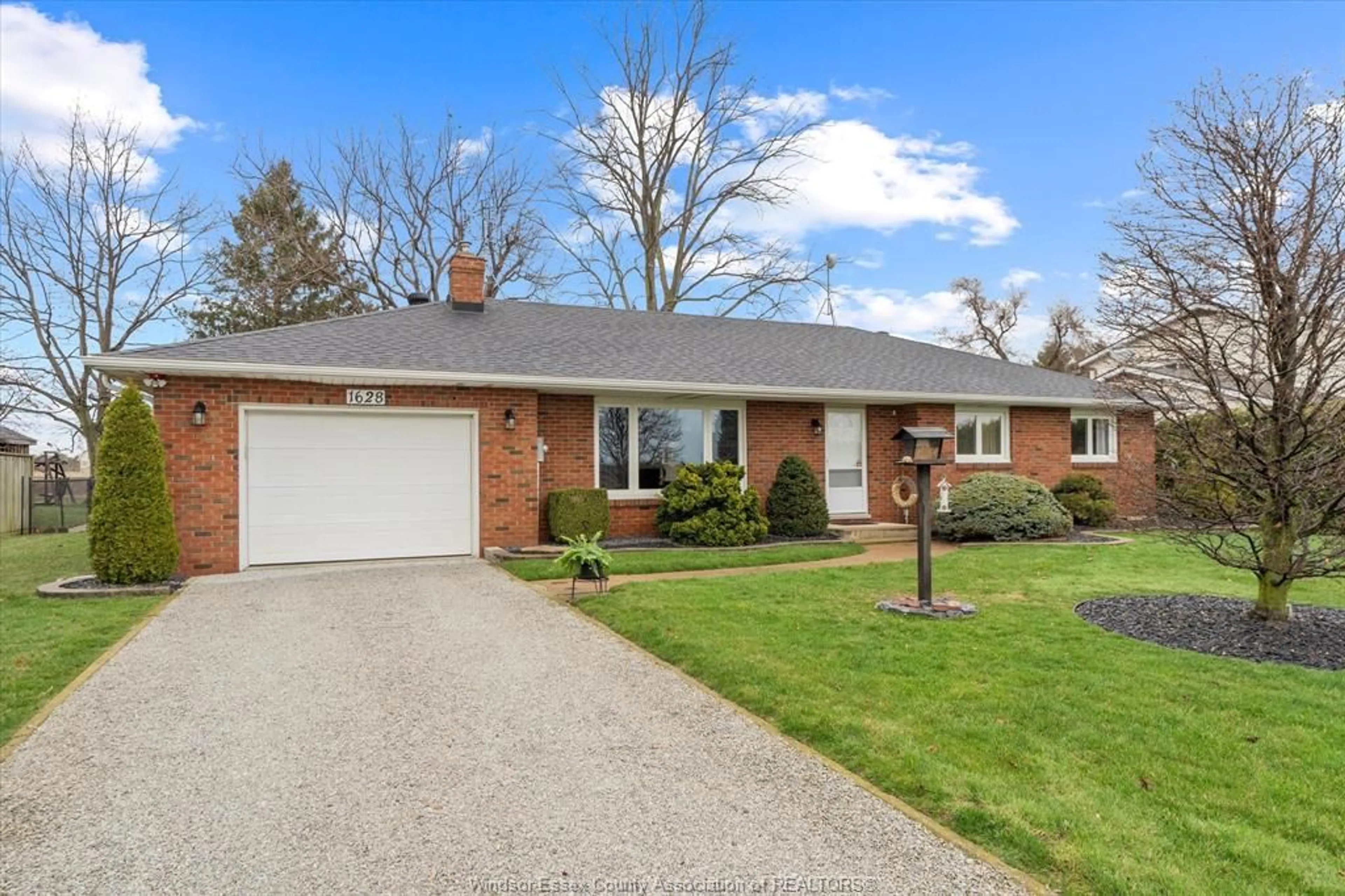 Home with brick exterior material, street for 1628 HUFFMAN, Essex Ontario N0R 1G0