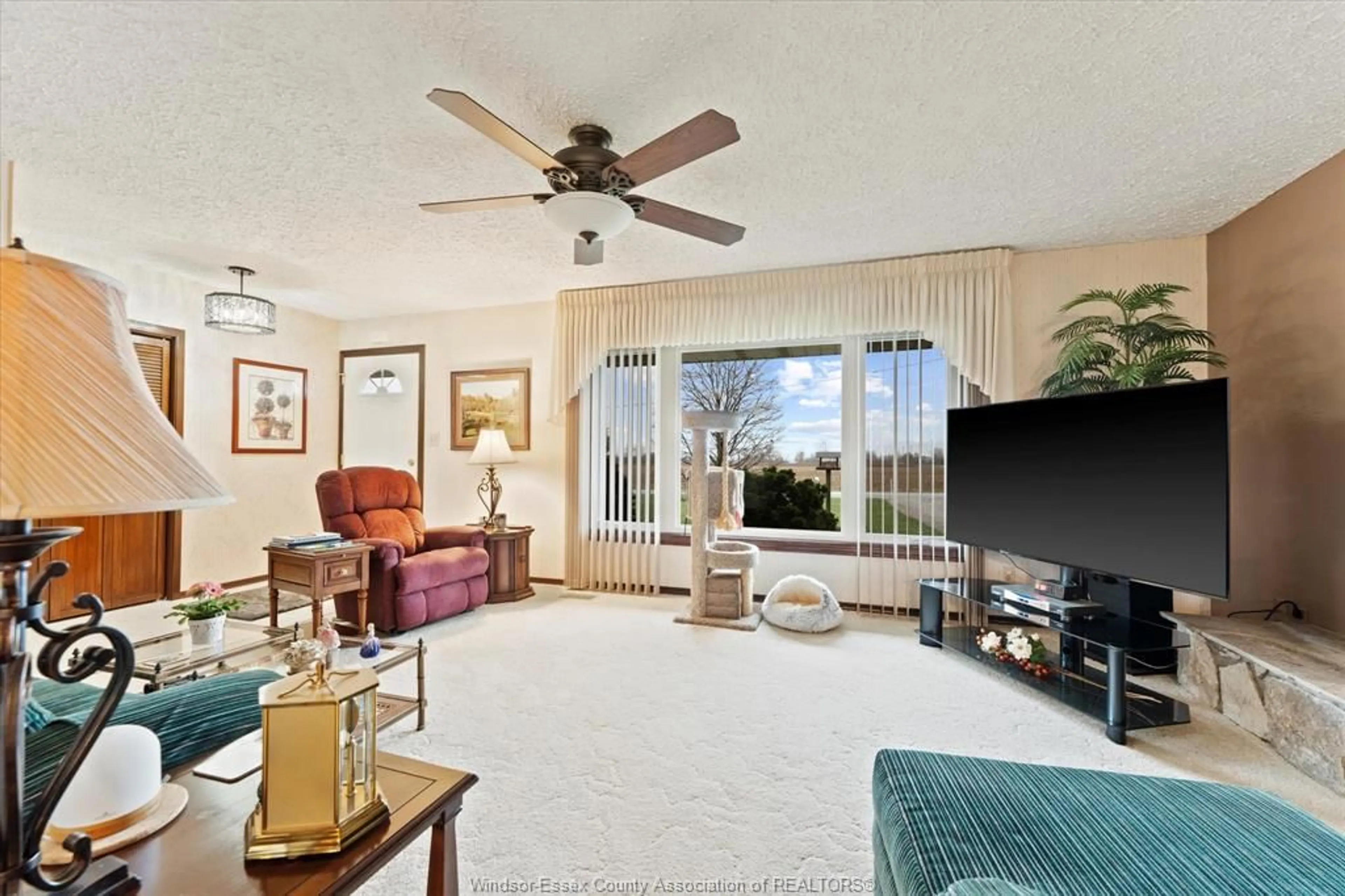 Living room with furniture, ceramic/tile floor for 1628 HUFFMAN, Essex Ontario N0R 1G0