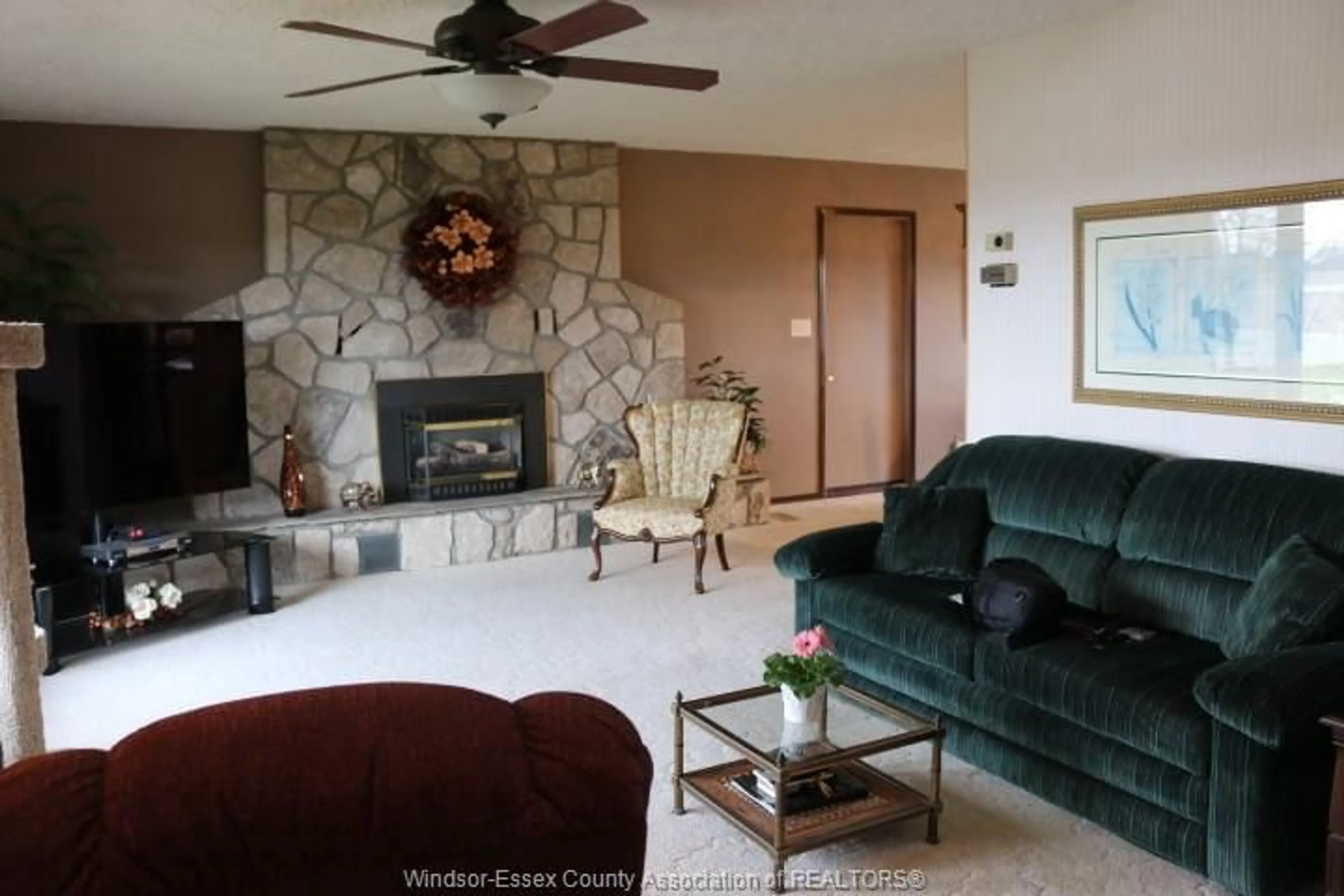 Living room with furniture, ceramic/tile floor for 1628 HUFFMAN, Essex Ontario N0R 1G0