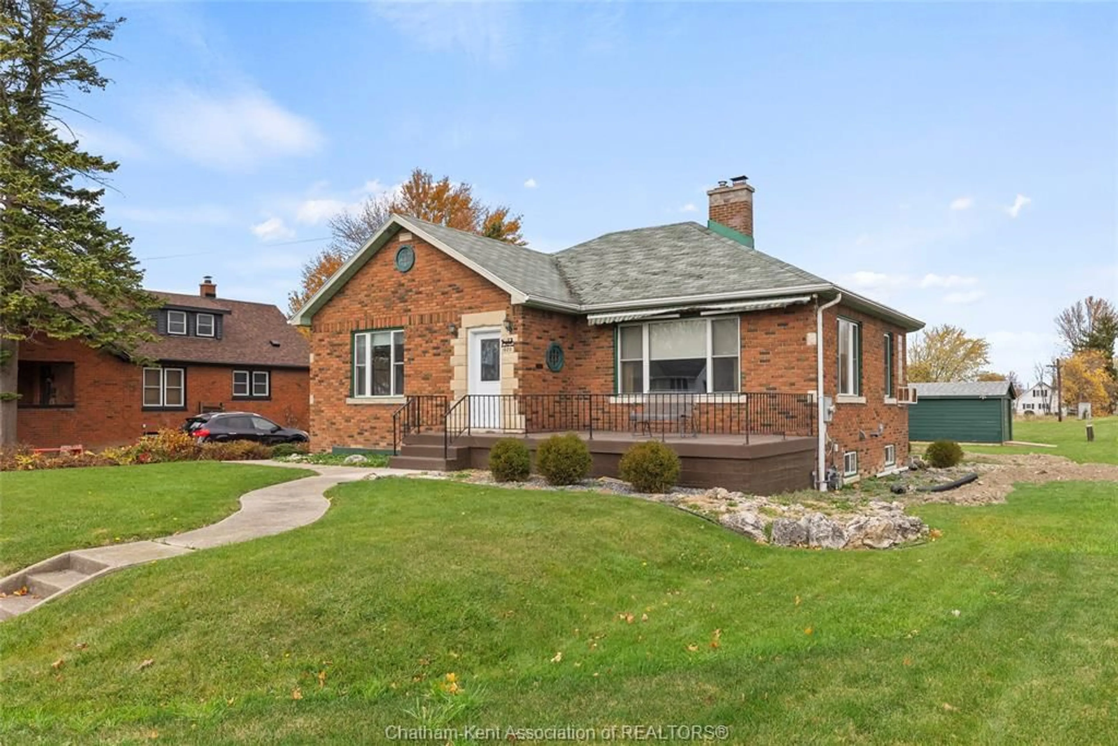 Home with brick exterior material, street for 1620 Dufferin Ave, Wallaceburg Ontario N8A 2X2
