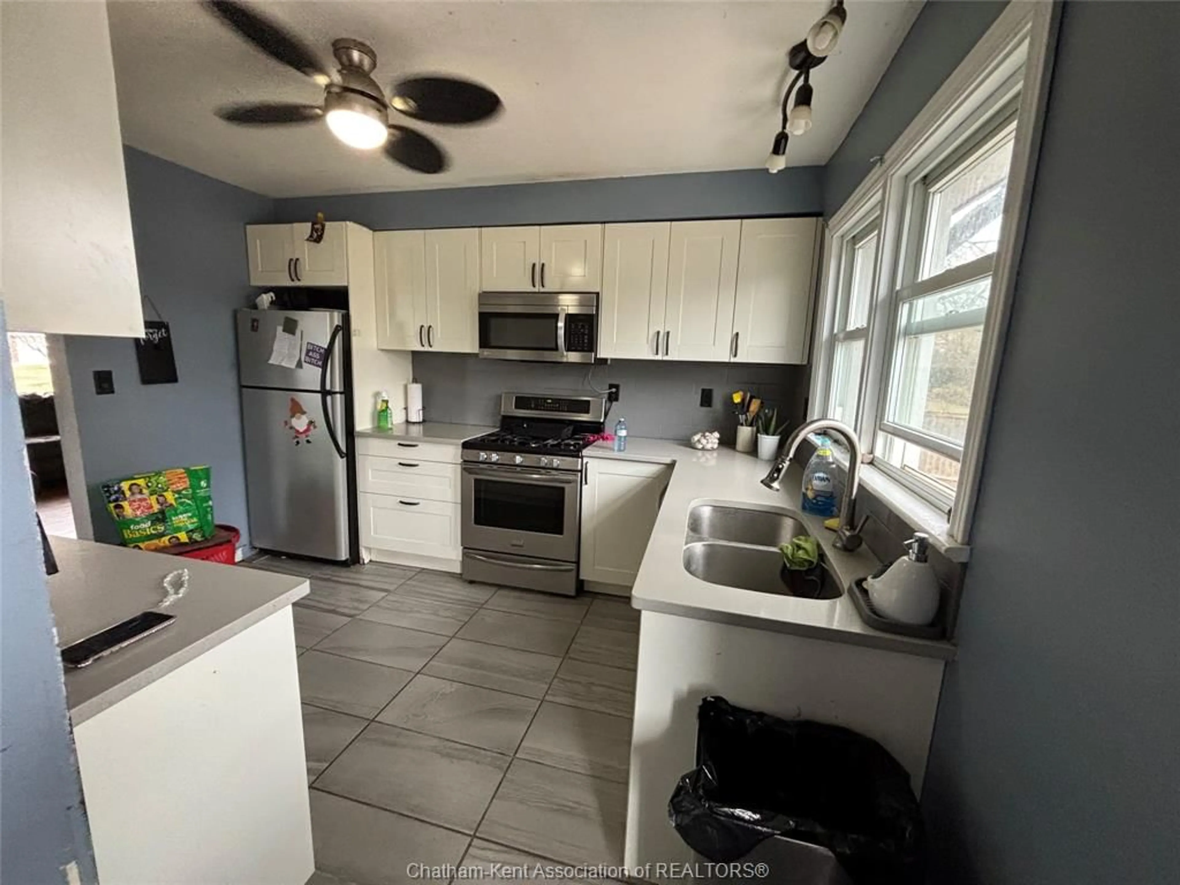 Open concept kitchen, ceramic/tile floor for 631 WALLACE Ave, Windsor Ontario N9G 1M1