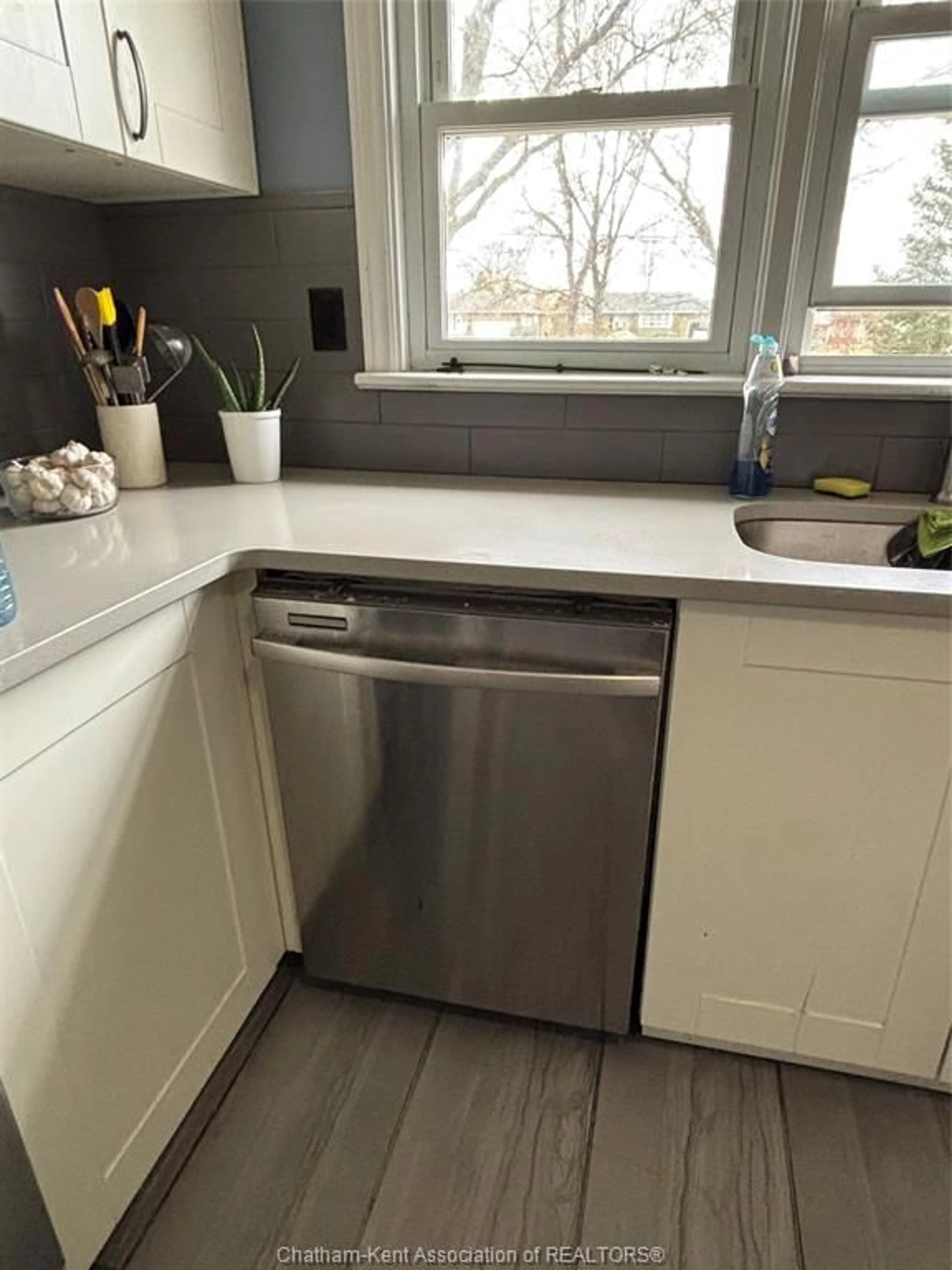 Unknown for 631 WALLACE Ave, Windsor Ontario N9G 1M1