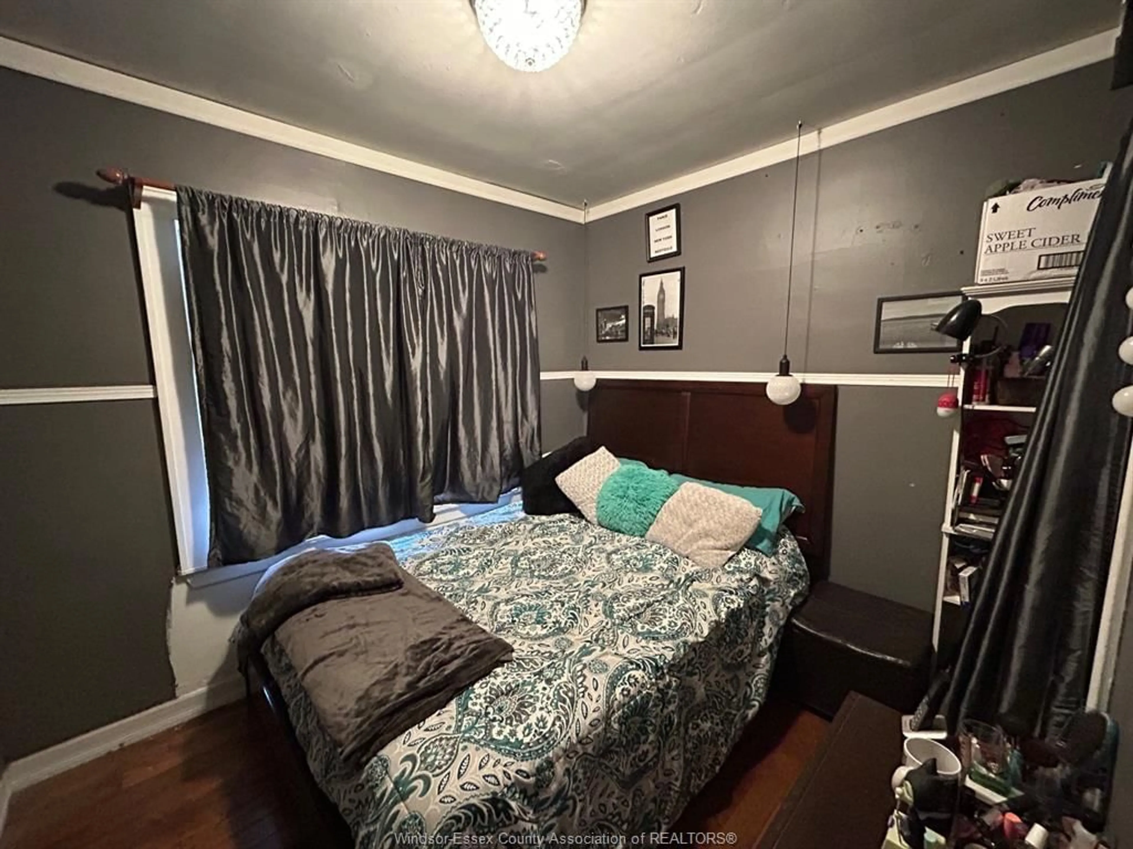 A pic of a room for 3877 MONTCALM St, Windsor Ontario N9C 2B1