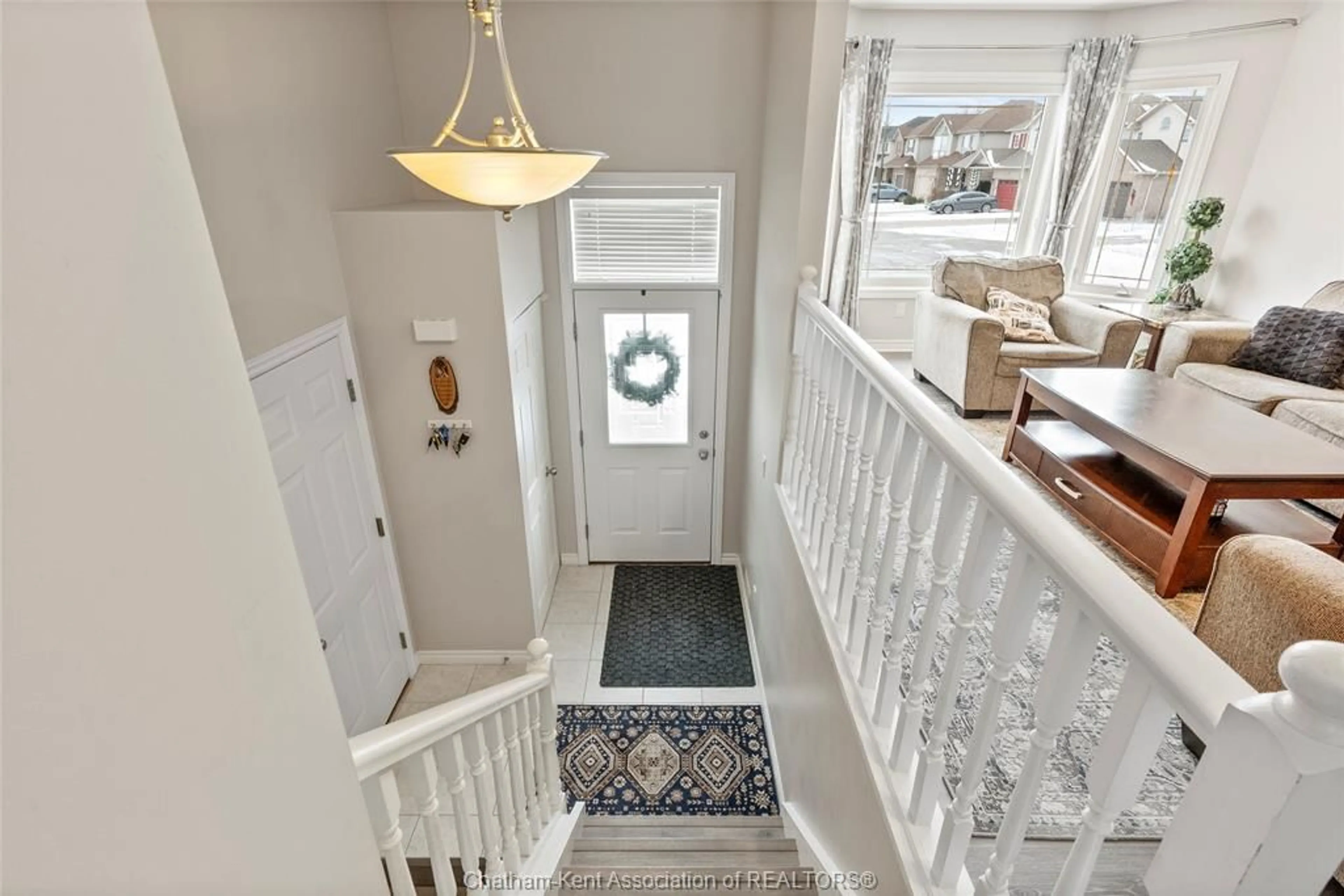 Indoor entryway for 55 Cartier Pl, Chatham Ontario N7L 5R1