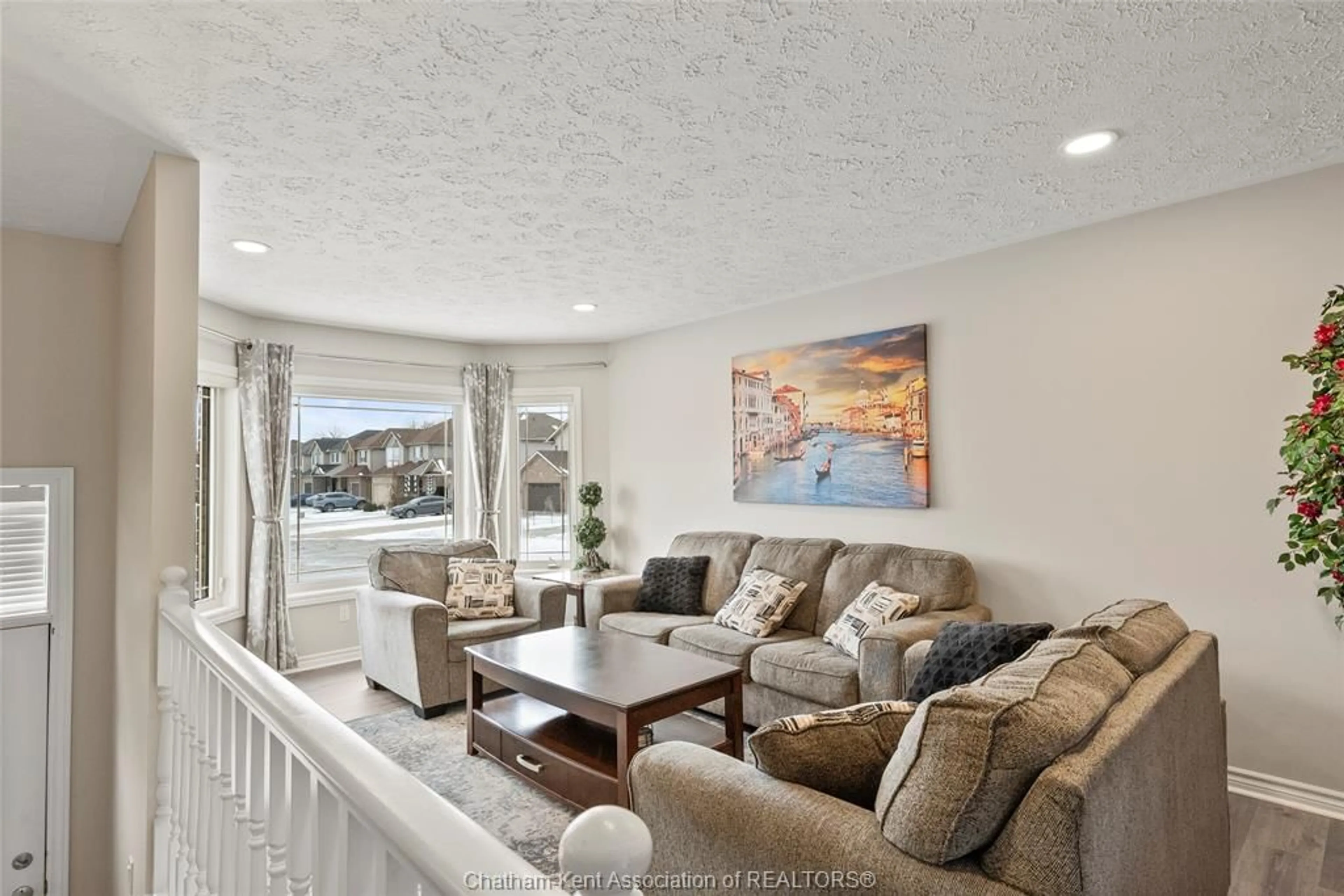 Living room with furniture, unknown for 55 Cartier Pl, Chatham Ontario N7L 5R1