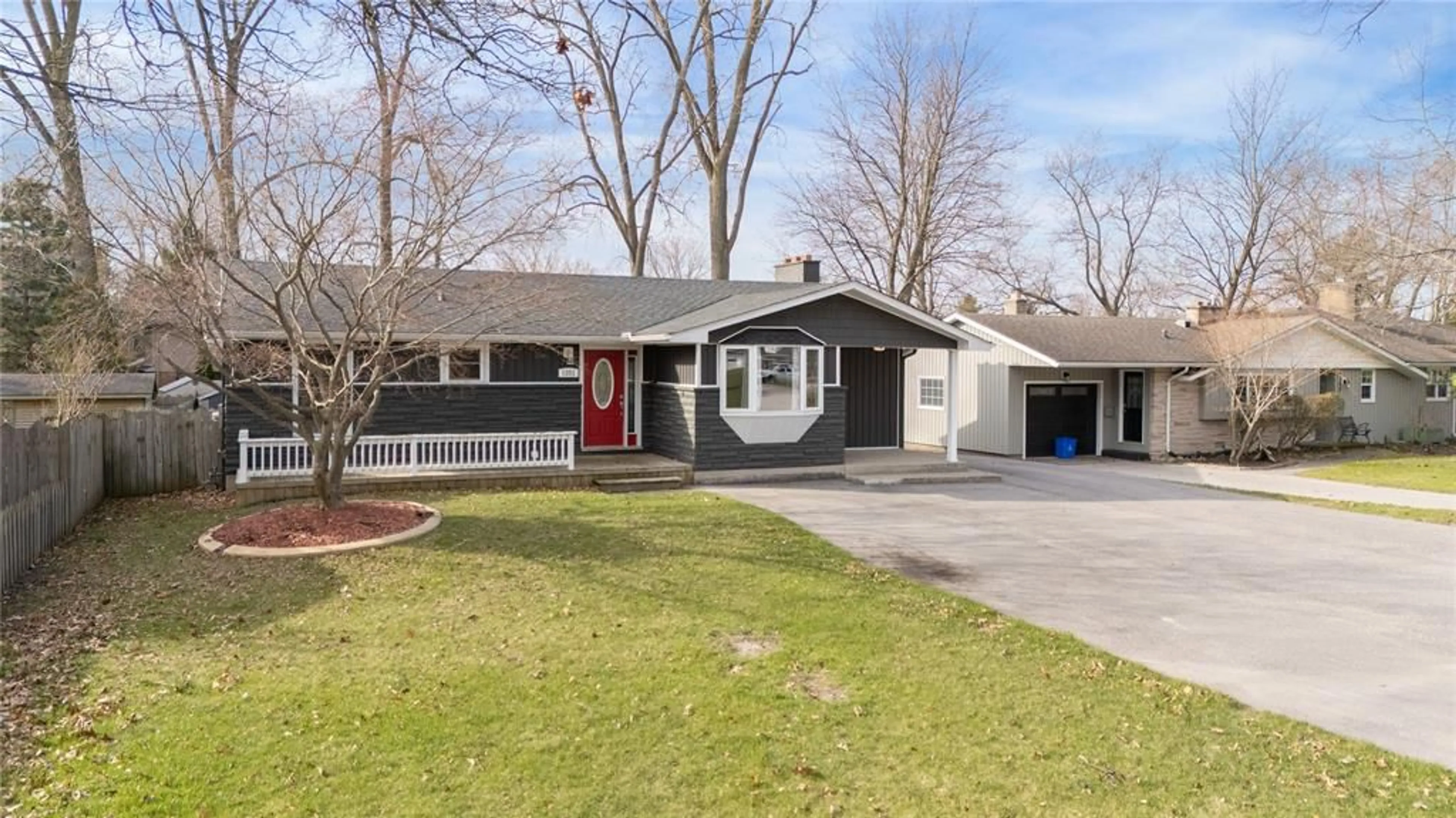 Home with vinyl exterior material, street for 1351 CATHCART Blvd, Sarnia Ontario N7S2H7