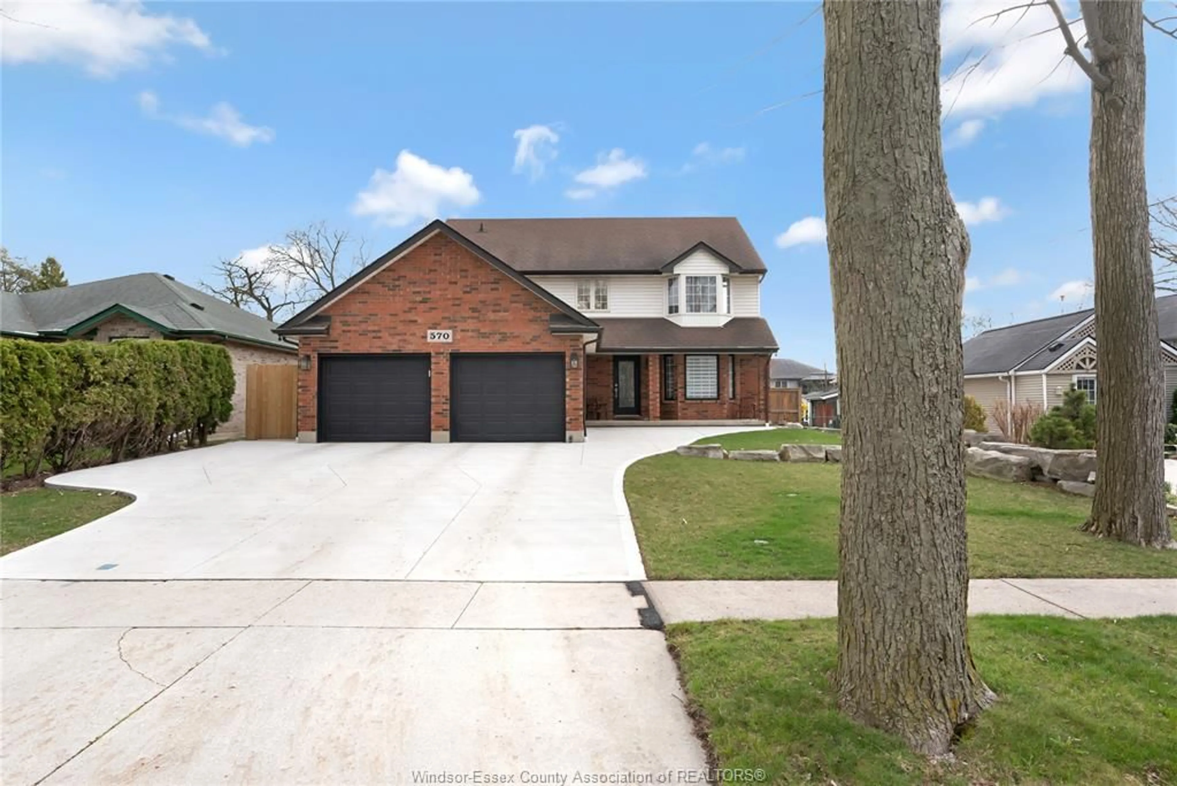 Home with brick exterior material, street for 570 JARVIS, Windsor Ontario N8P 1C9