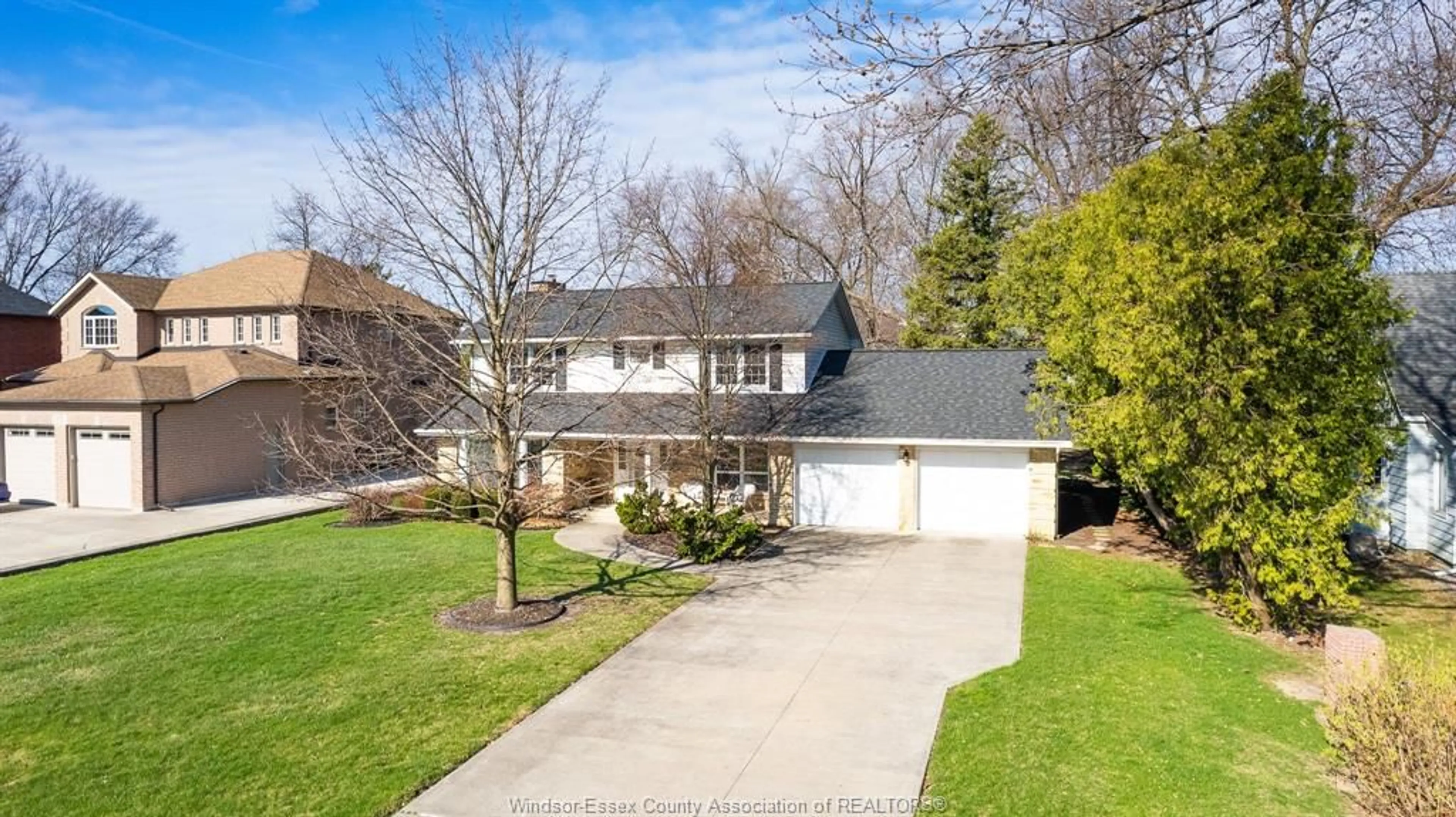 A pic from outside/outdoor area/front of a property/back of a property/a pic from drone, street for 163 MANNING, Tecumseh Ontario N8N 2S8