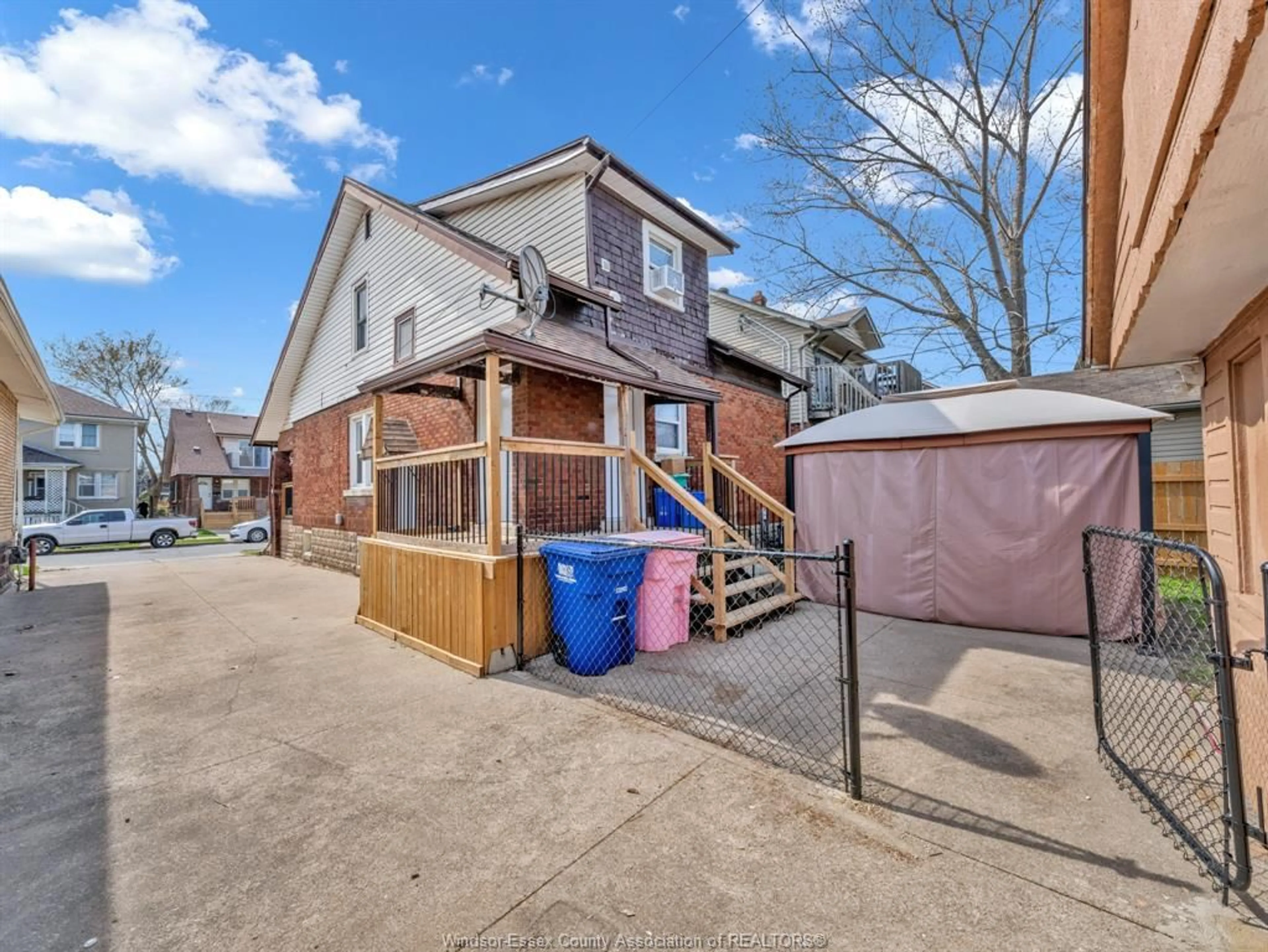 Unknown for 1534 Lillian, Windsor Ontario N8X 4A8