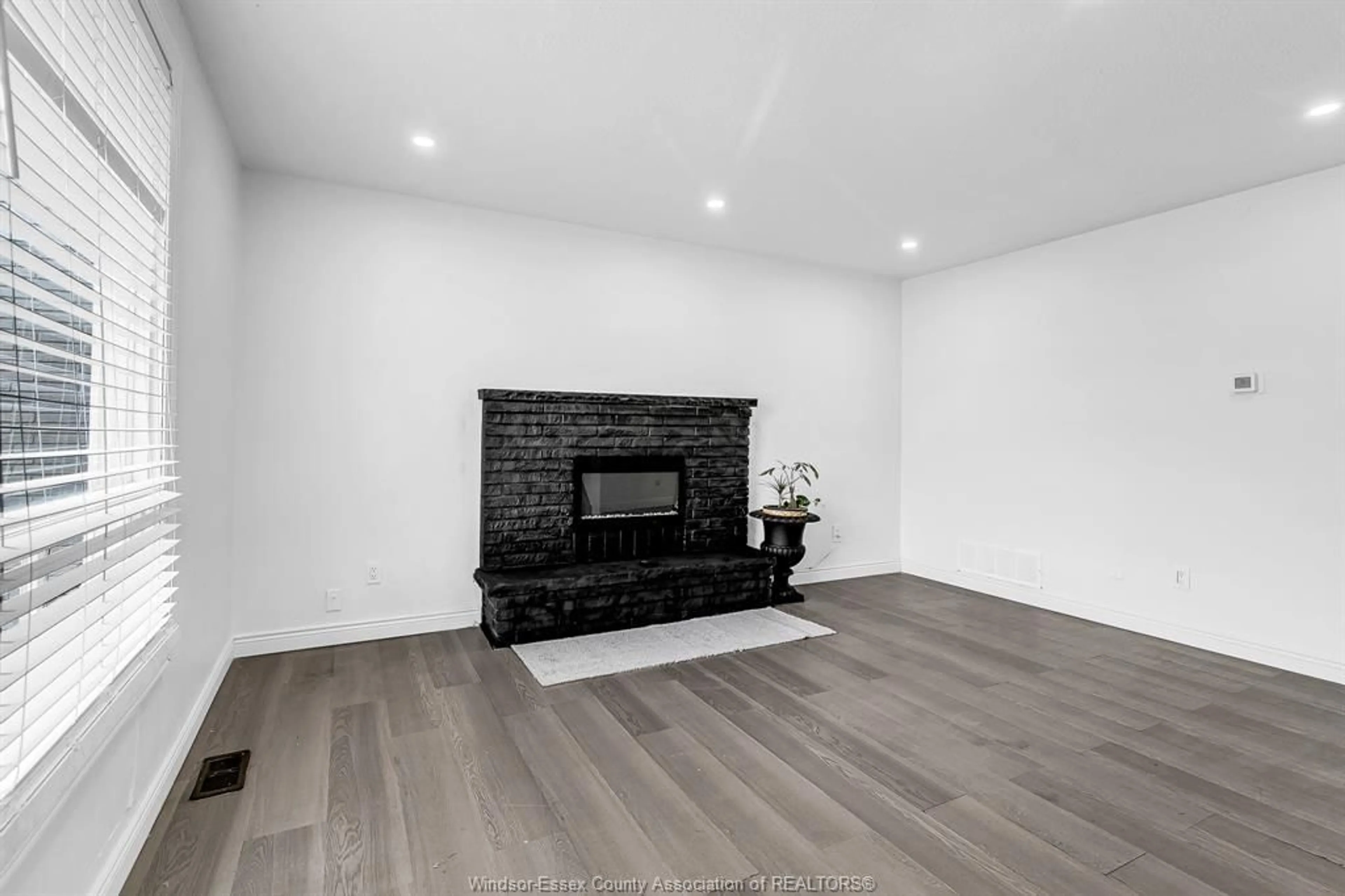 A pic of a room for 3080 ERINDALE Cres, Windsor Ontario N8W 4Z1