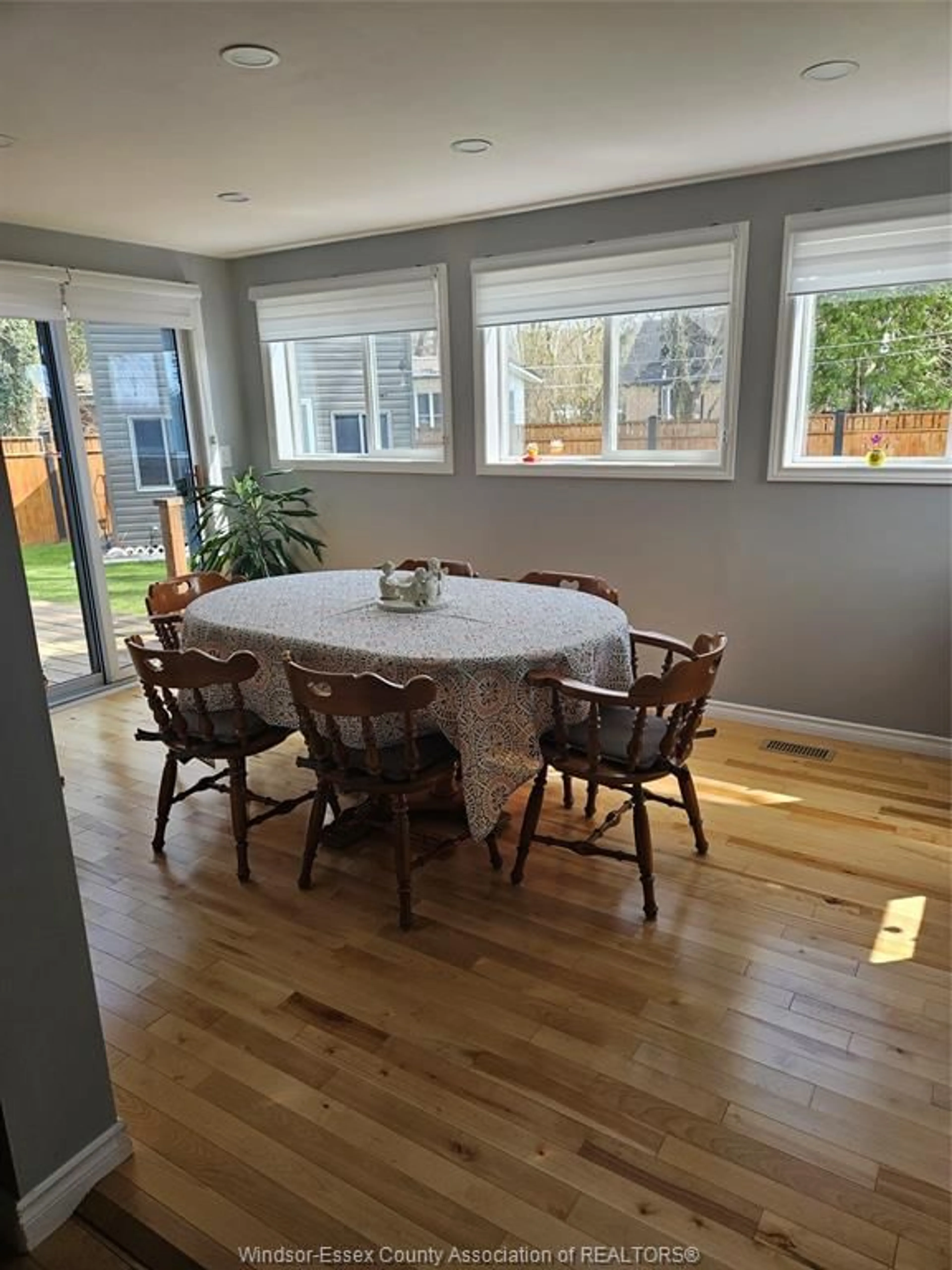 Dining room, wood/laminate floor for 6750 MALDEN, LaSalle Ontario N9H 1T7