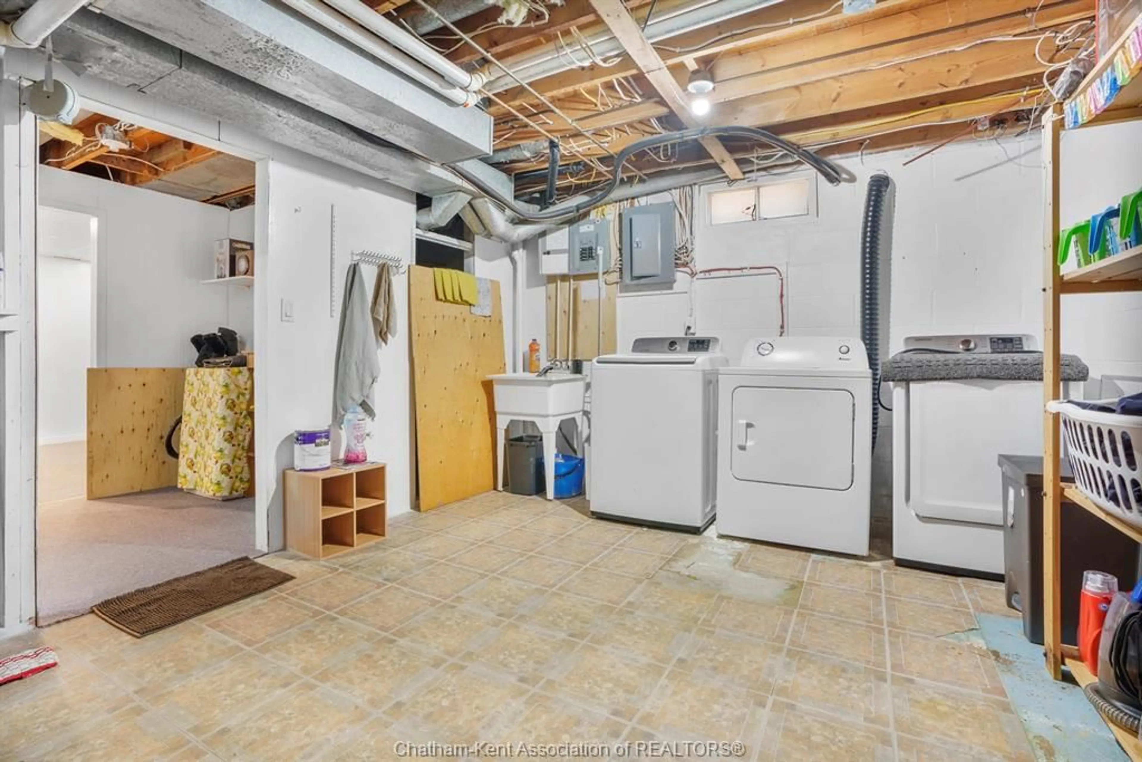 Laundry room for 132 Berry St, Chatham Ontario N7M 3B3