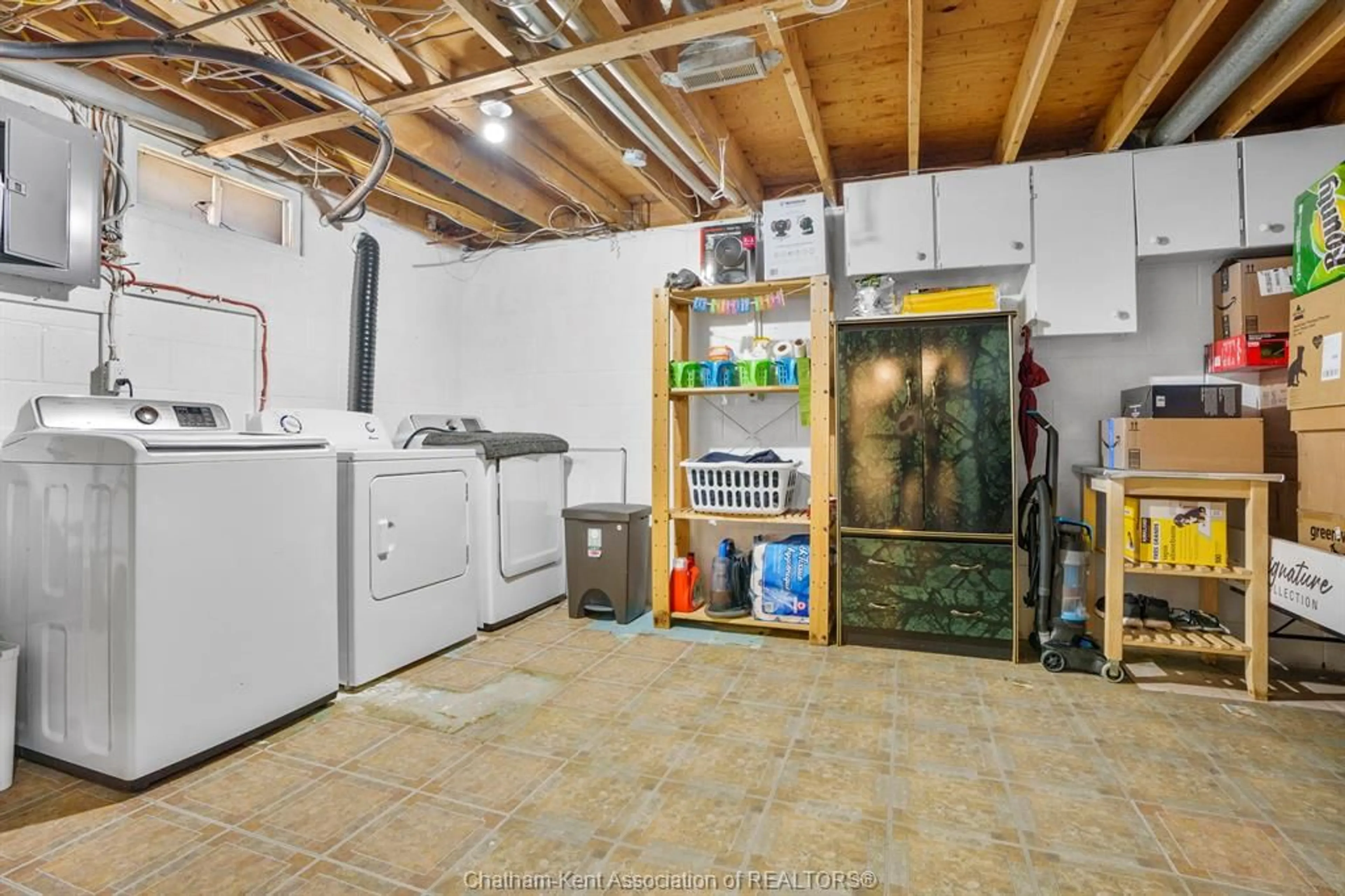 Laundry room for 132 Berry St, Chatham Ontario N7M 3B3