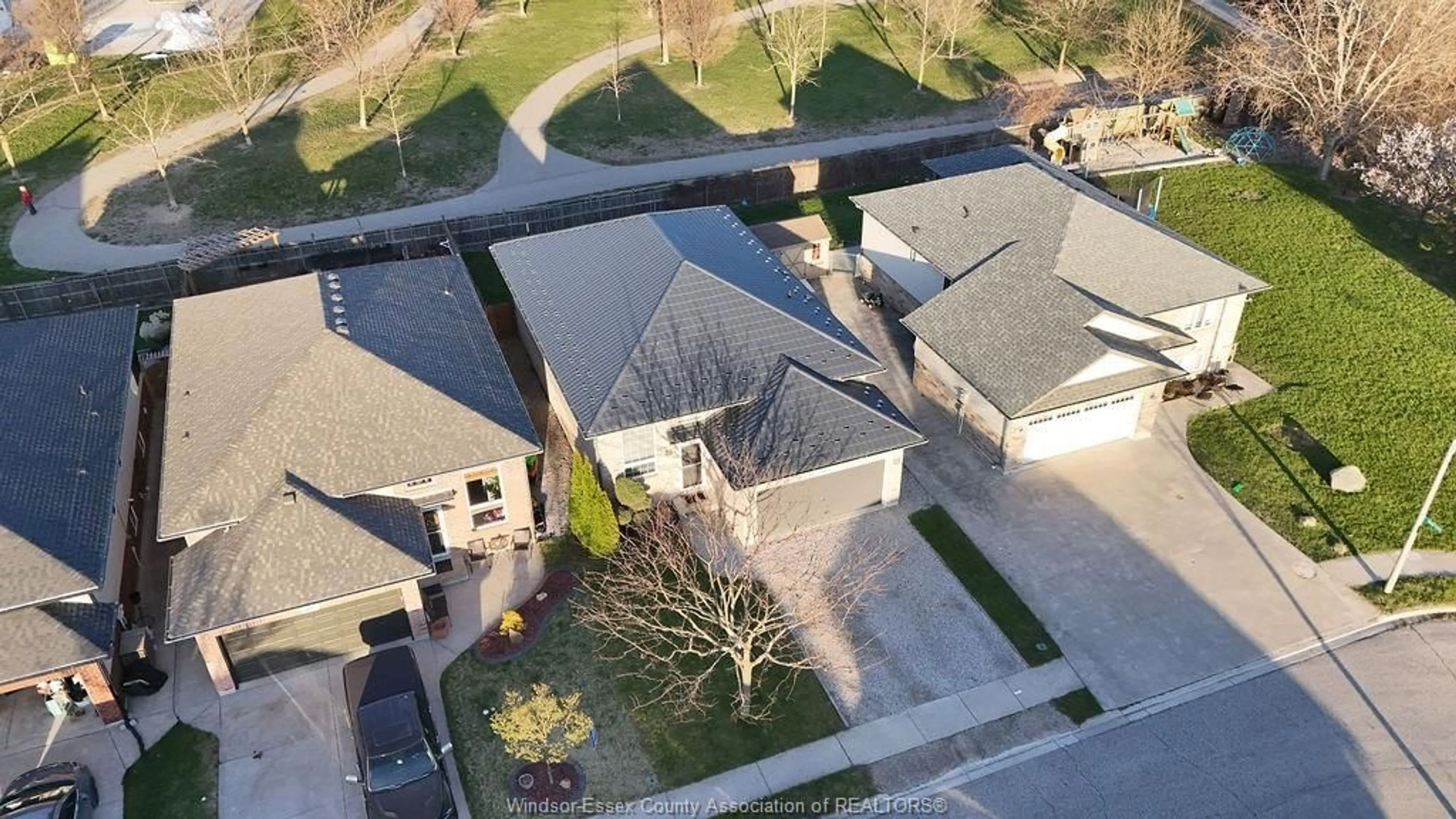 A pic from outside/outdoor area/front of a property/back of a property/a pic from drone, street for 2686 MAITLAND, Windsor Ontario N8P 1Y9