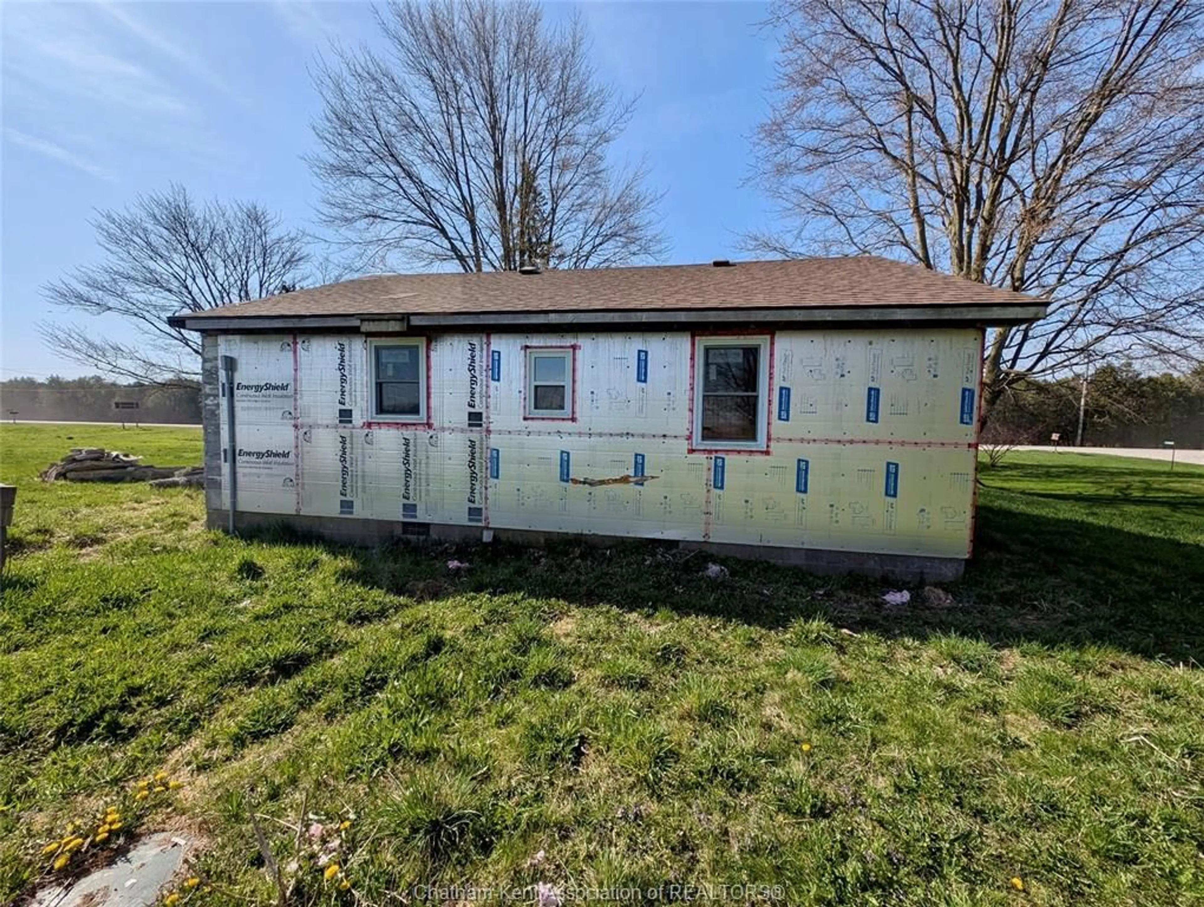 Shed for 12003 Baseline Rd, Thamesville Ontario N0P 2K0