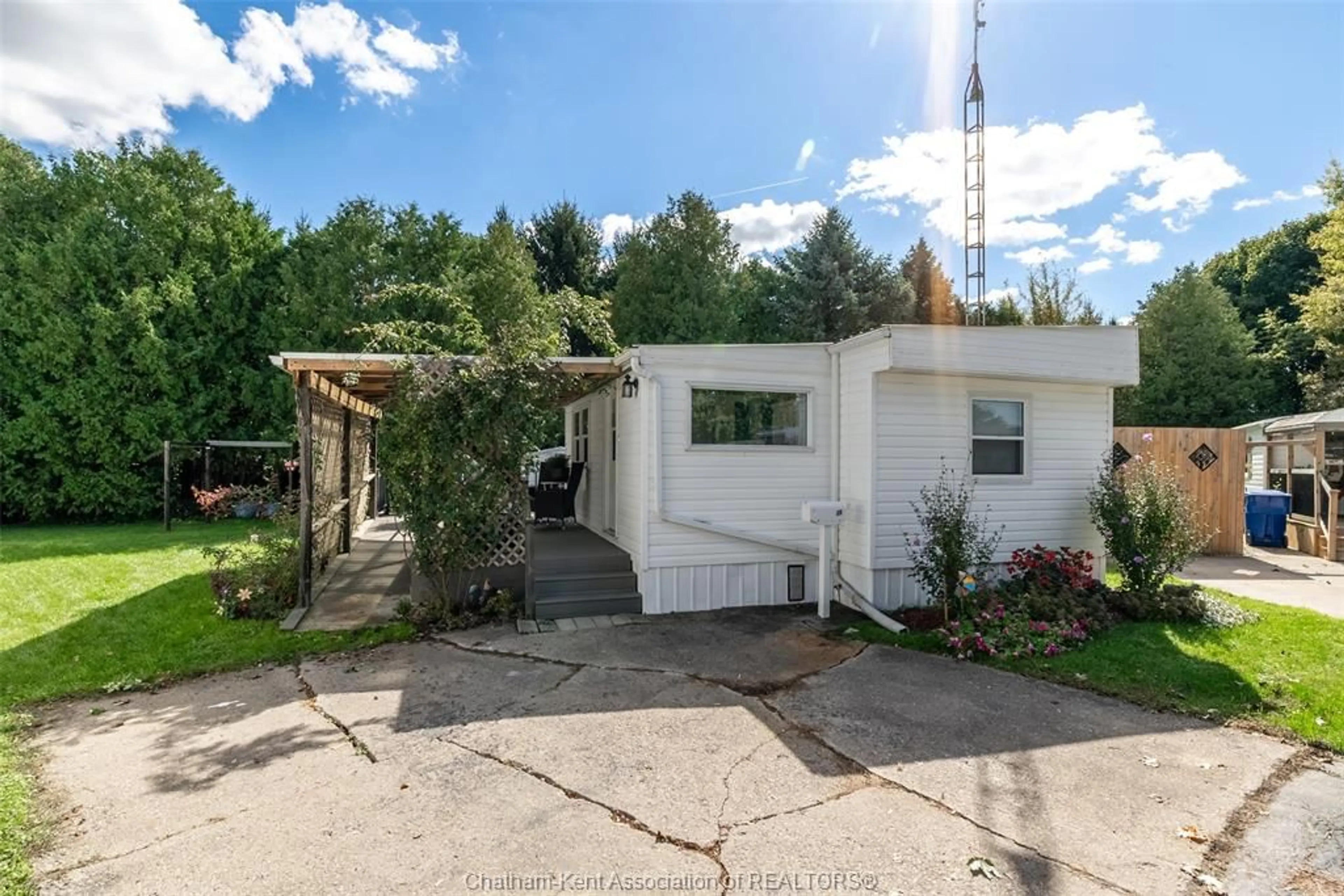 Unknown for 22220 Charing Cross Rd #15, Chatham Ontario N7M 5V8