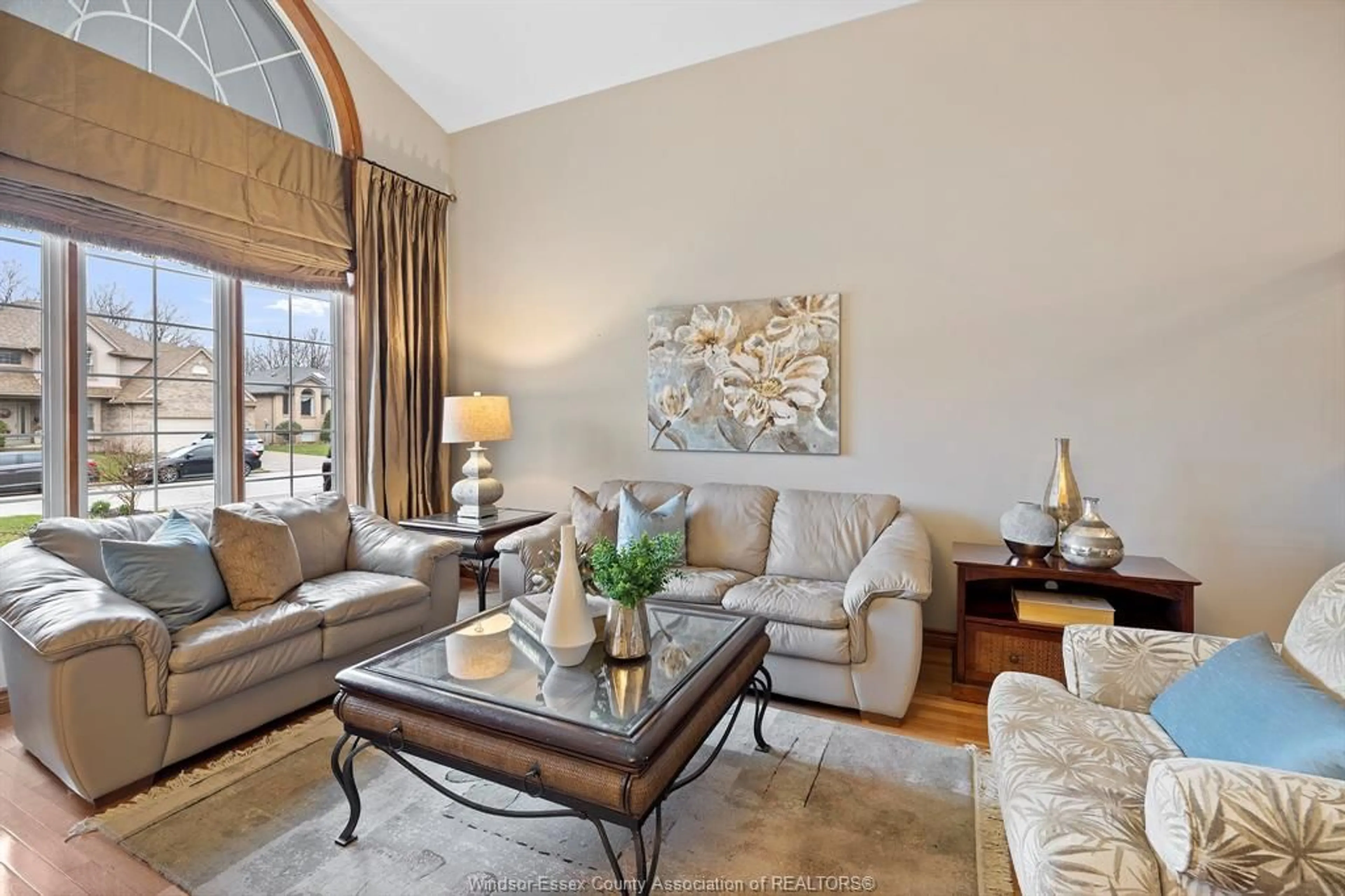 Living room with furniture, unknown for 5740 MENCARELLI Dr, LaSalle Ontario N9H 2M6
