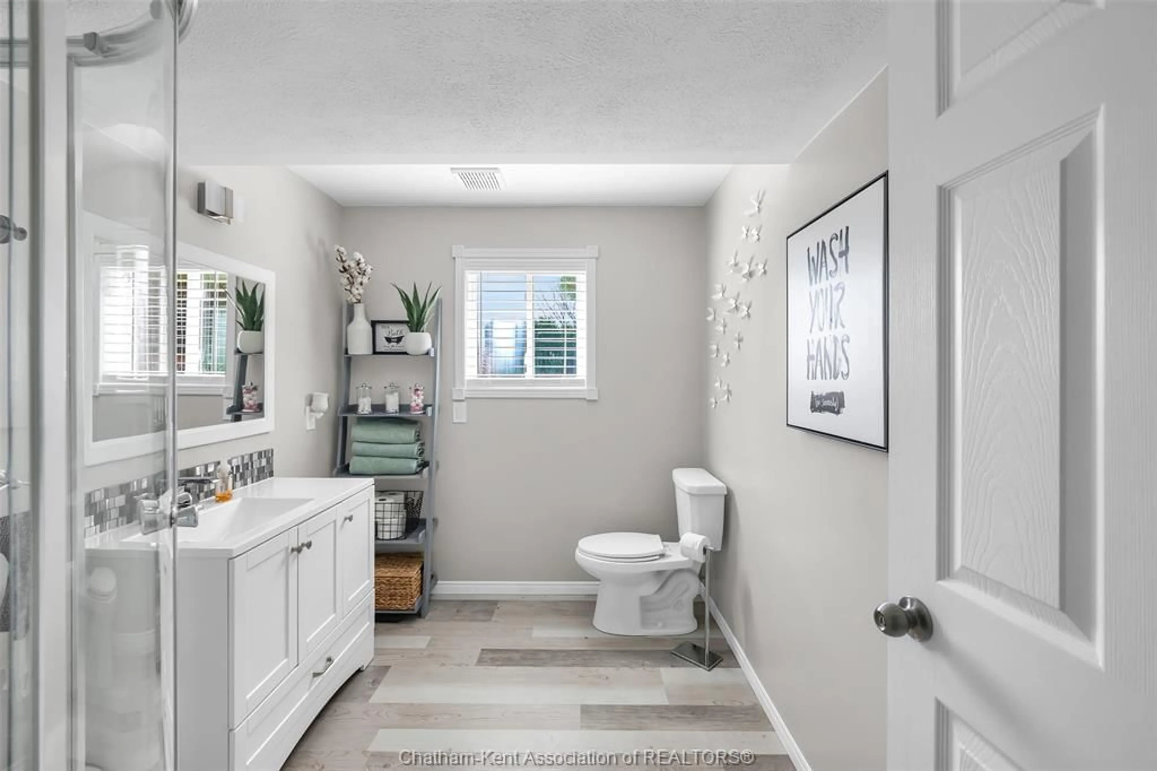 Contemporary bathroom, ceramic/tile floor for 7110 Pain Court Line, Chatham-Kent Ontario N0P 1Z0