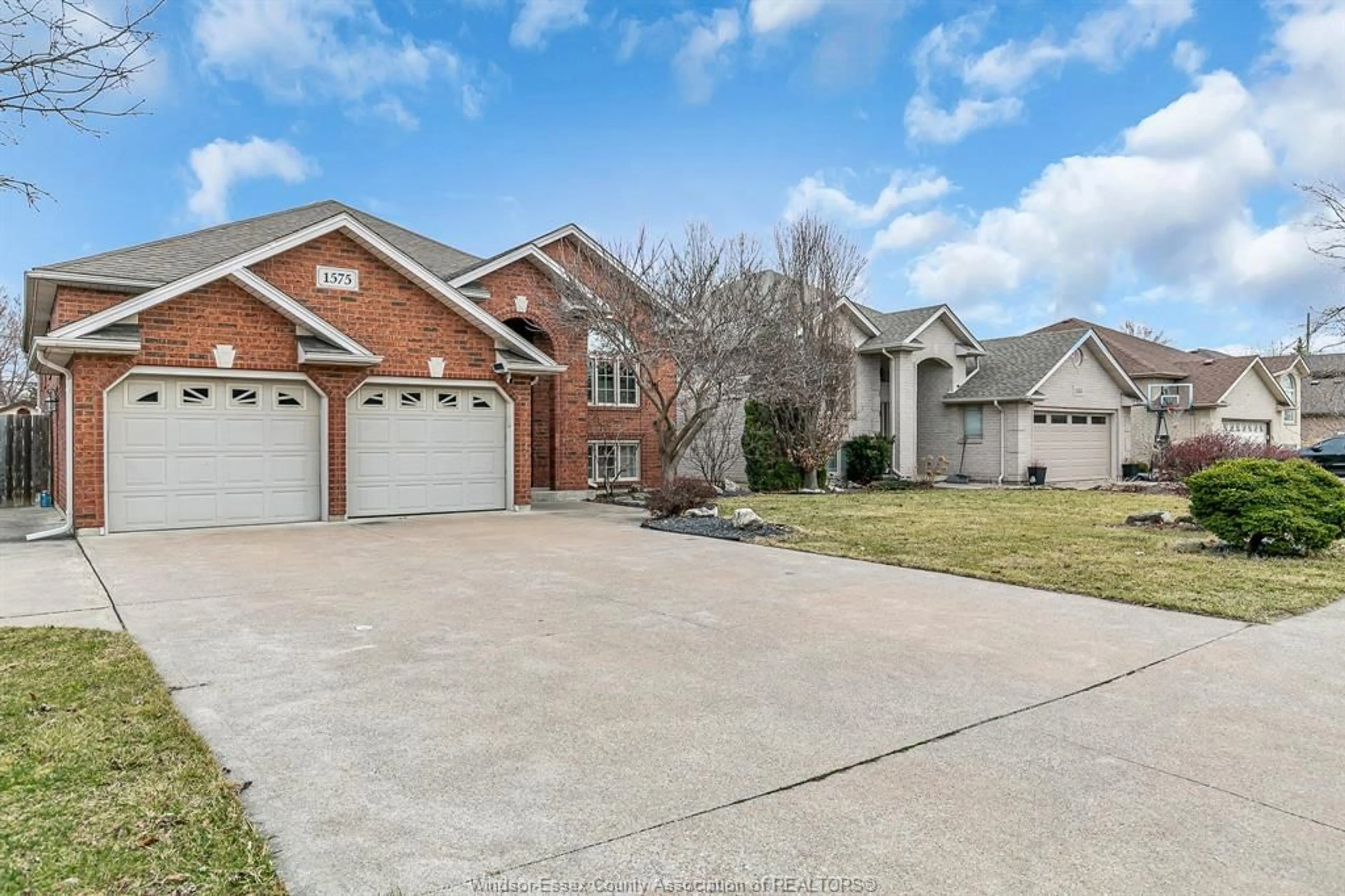Home with brick exterior material, street for 1575 OUTRAM, LaSalle Ontario N9J 3M3