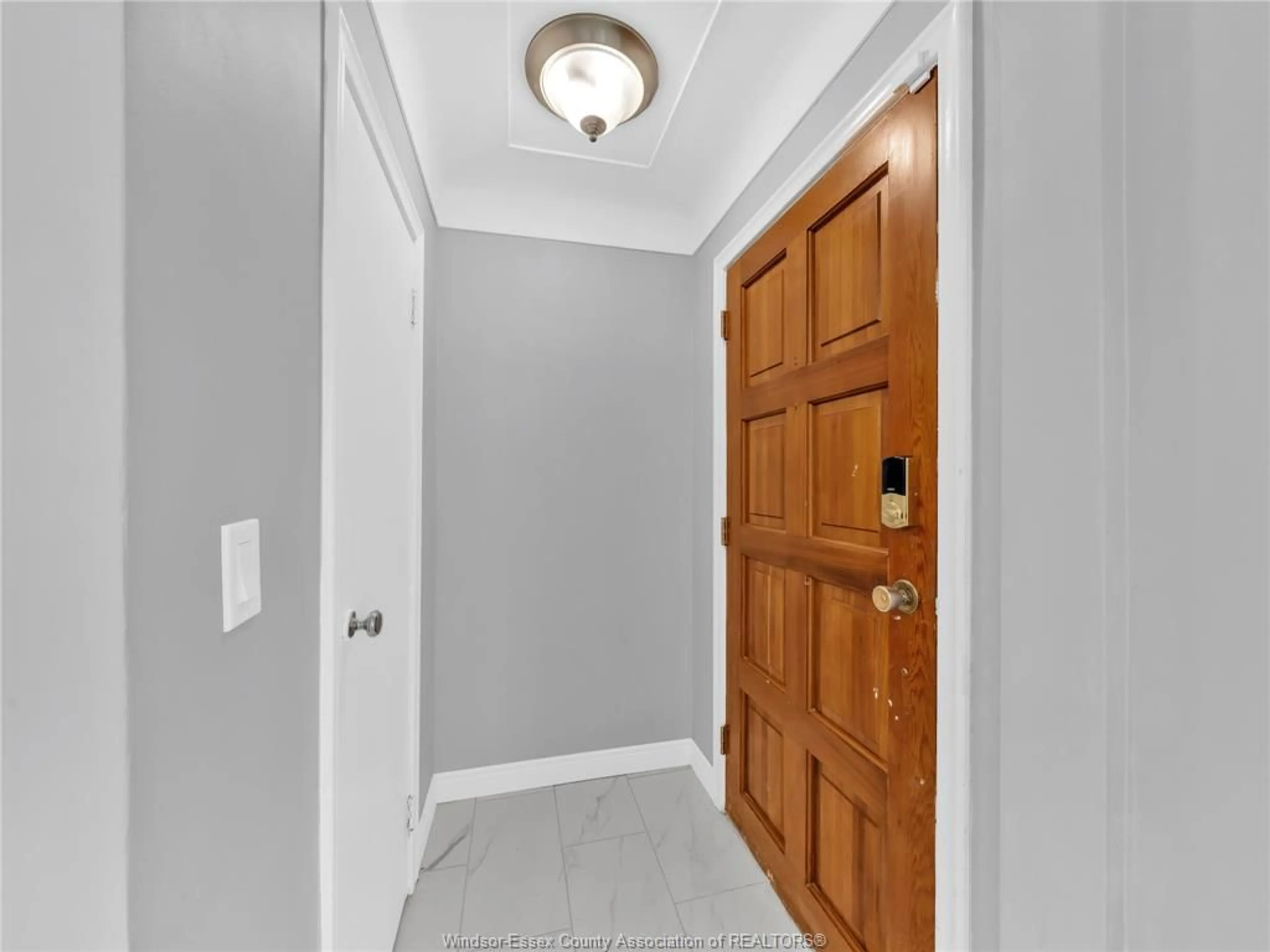 Indoor entryway for 8 Pulford, Leamington Ontario N8H 2J3