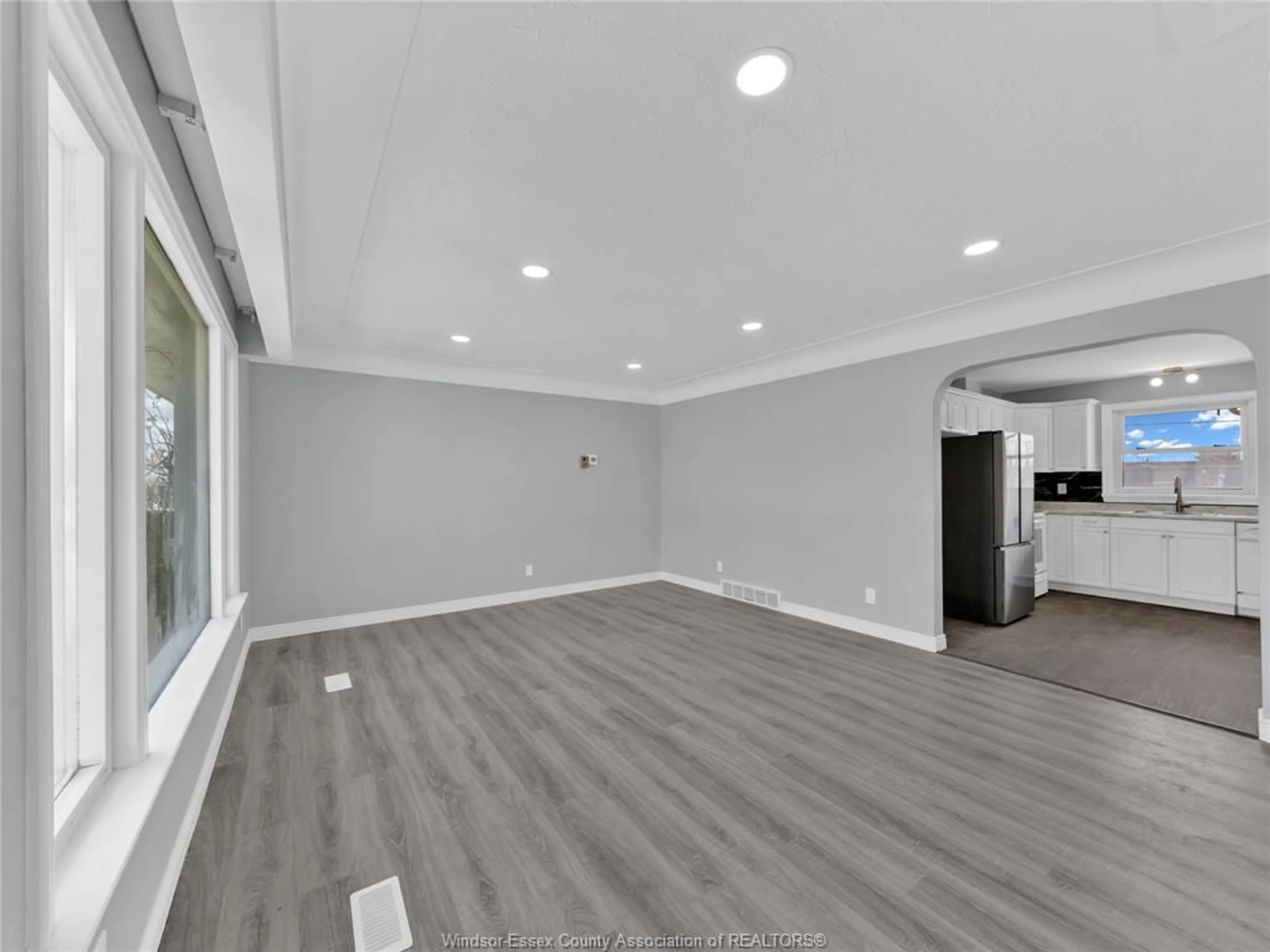 A pic of a room for 8 Pulford, Leamington Ontario N8H 2J3