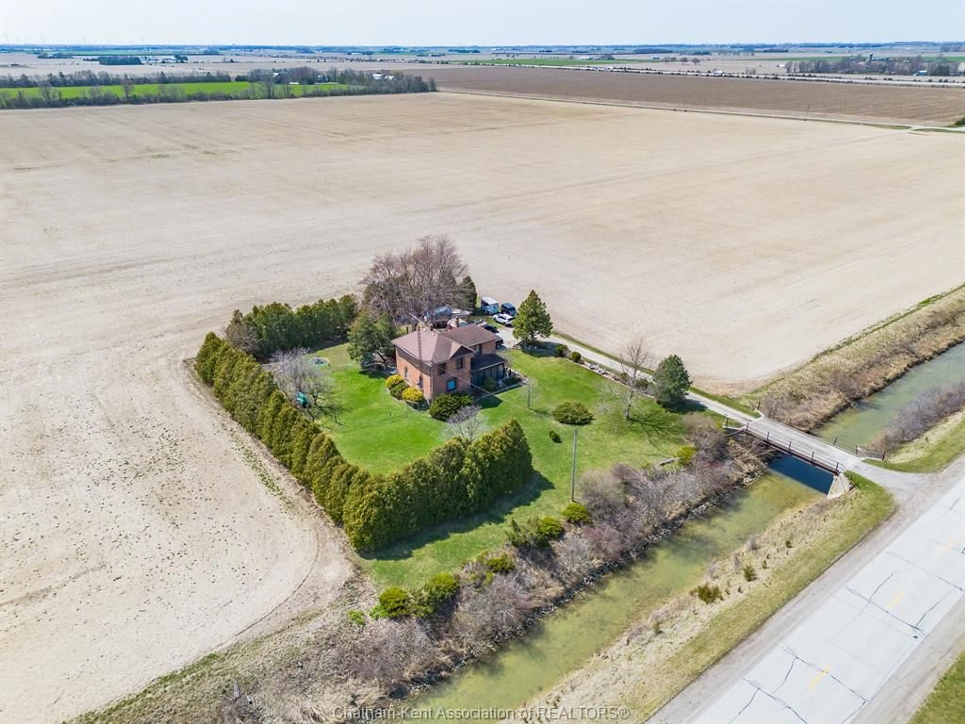 A pic from outside/outdoor area/front of a property/back of a property/a pic from drone, unknown for 22912 Merlin Rd, Merlin Ontario N0P 1W0