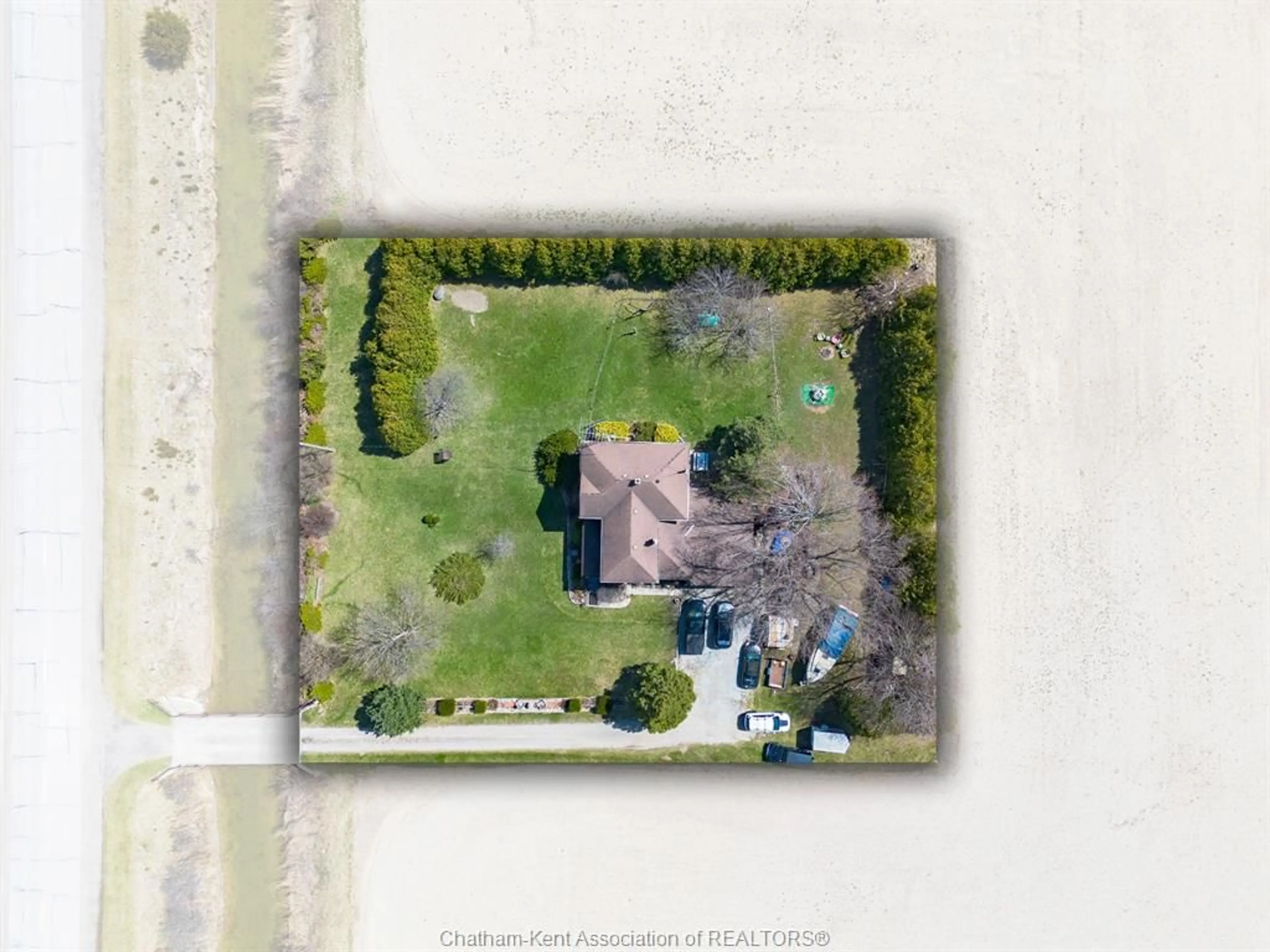 A pic from outside/outdoor area/front of a property/back of a property/a pic from drone, building for 22912 Merlin Rd, Merlin Ontario N0P 1W0