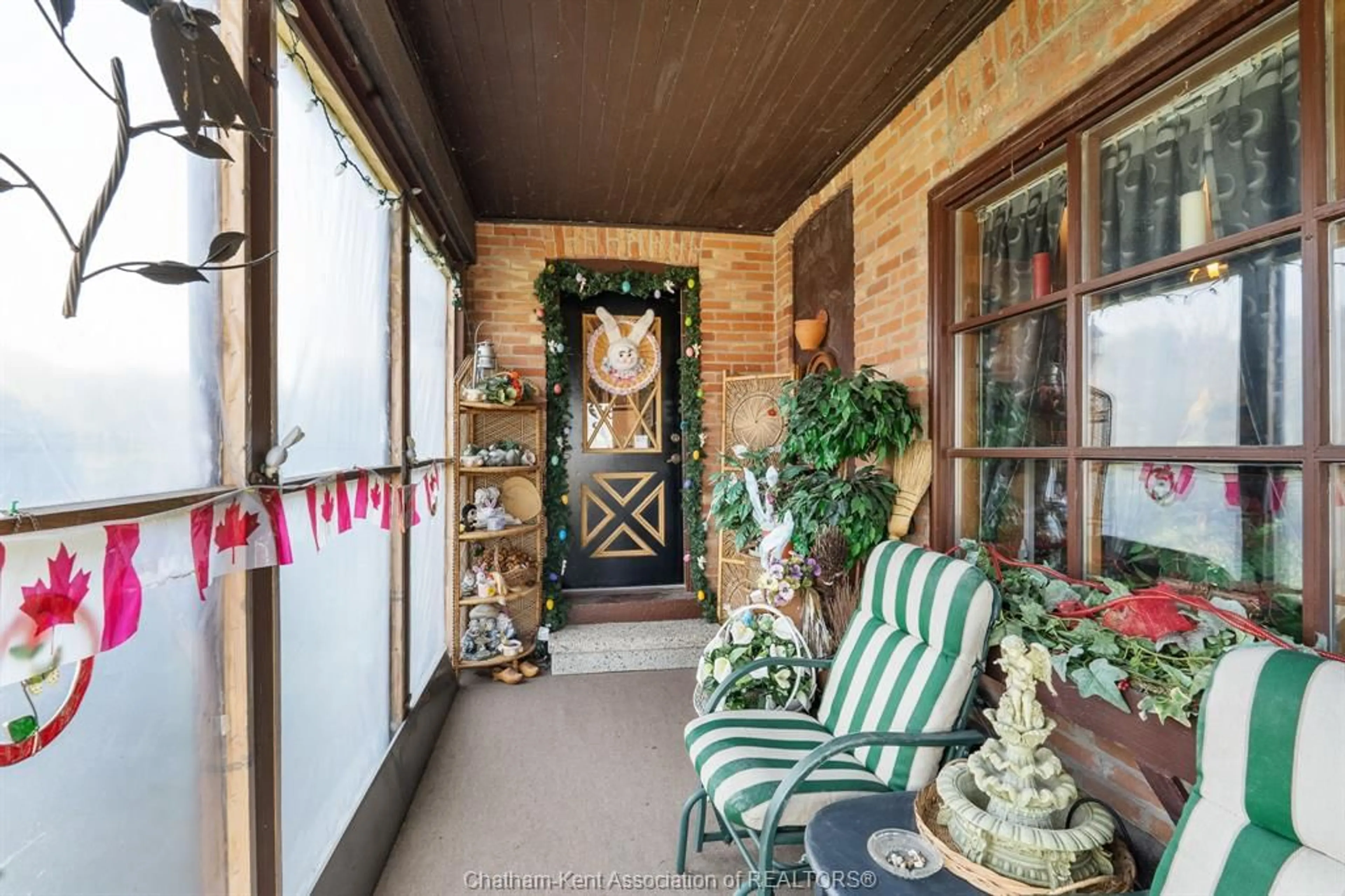 Patio, street for 22912 Merlin Rd, Merlin Ontario N0P 1W0