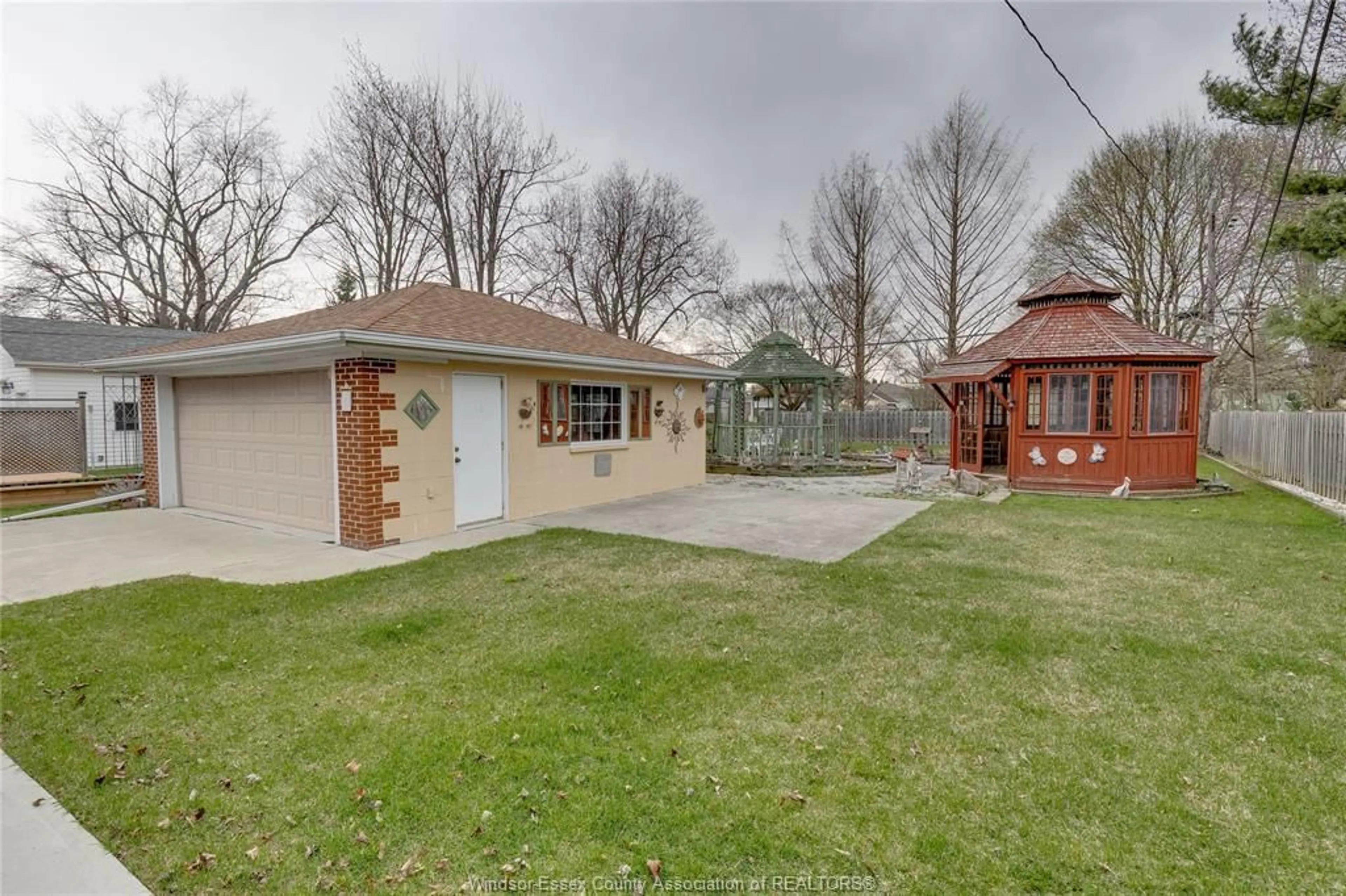 A pic from outside/outdoor area/front of a property/back of a property/a pic from drone, street for 36 HORWATH Ave, Kingsville Ontario N9Y 1B8
