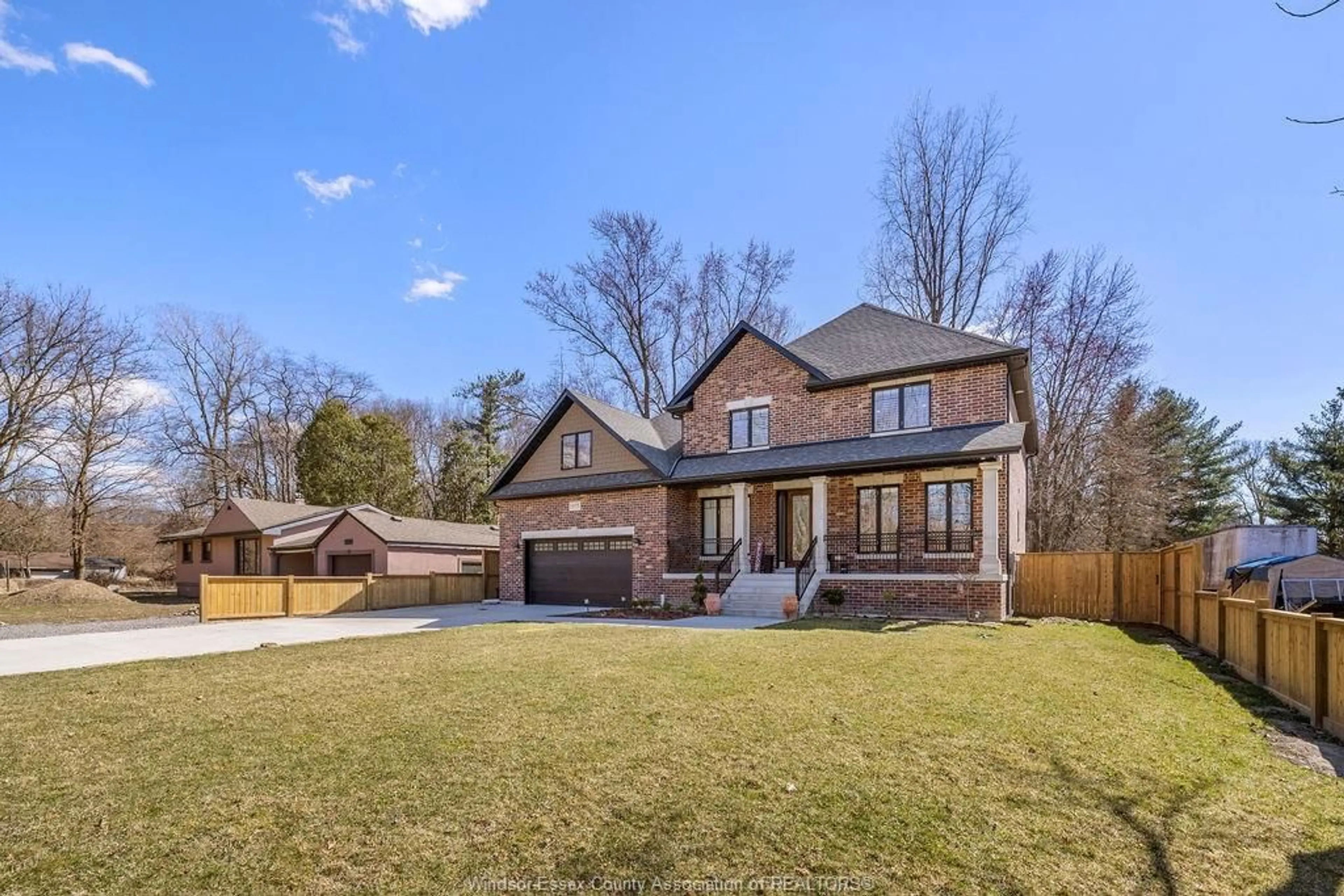 Home with brick exterior material, unknown for 1975 LANSING St, Windsor Ontario N9E 3S4