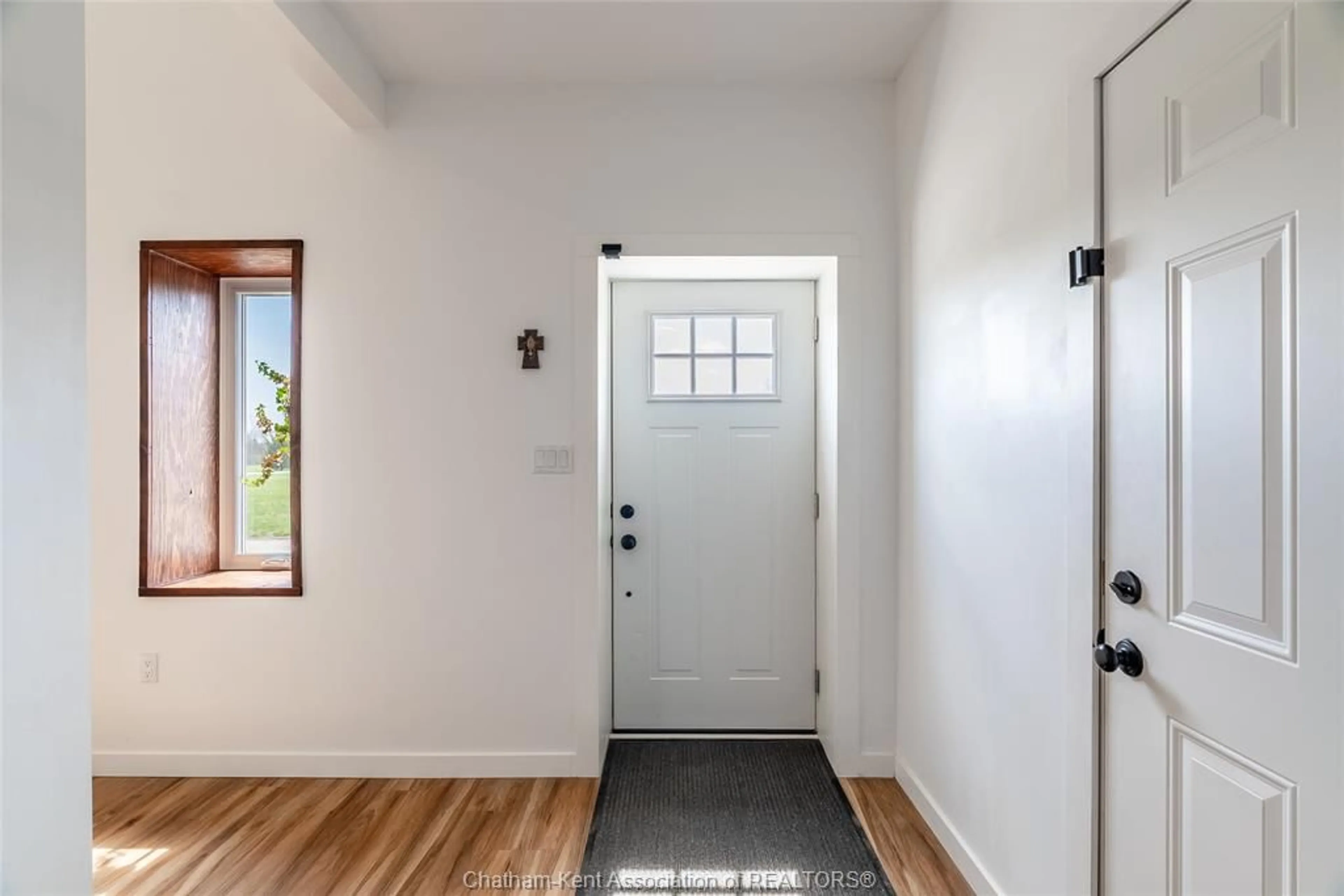 Indoor entryway for 1357 SMITH FALLS Rd, Bothwell Ontario N0P 1C0