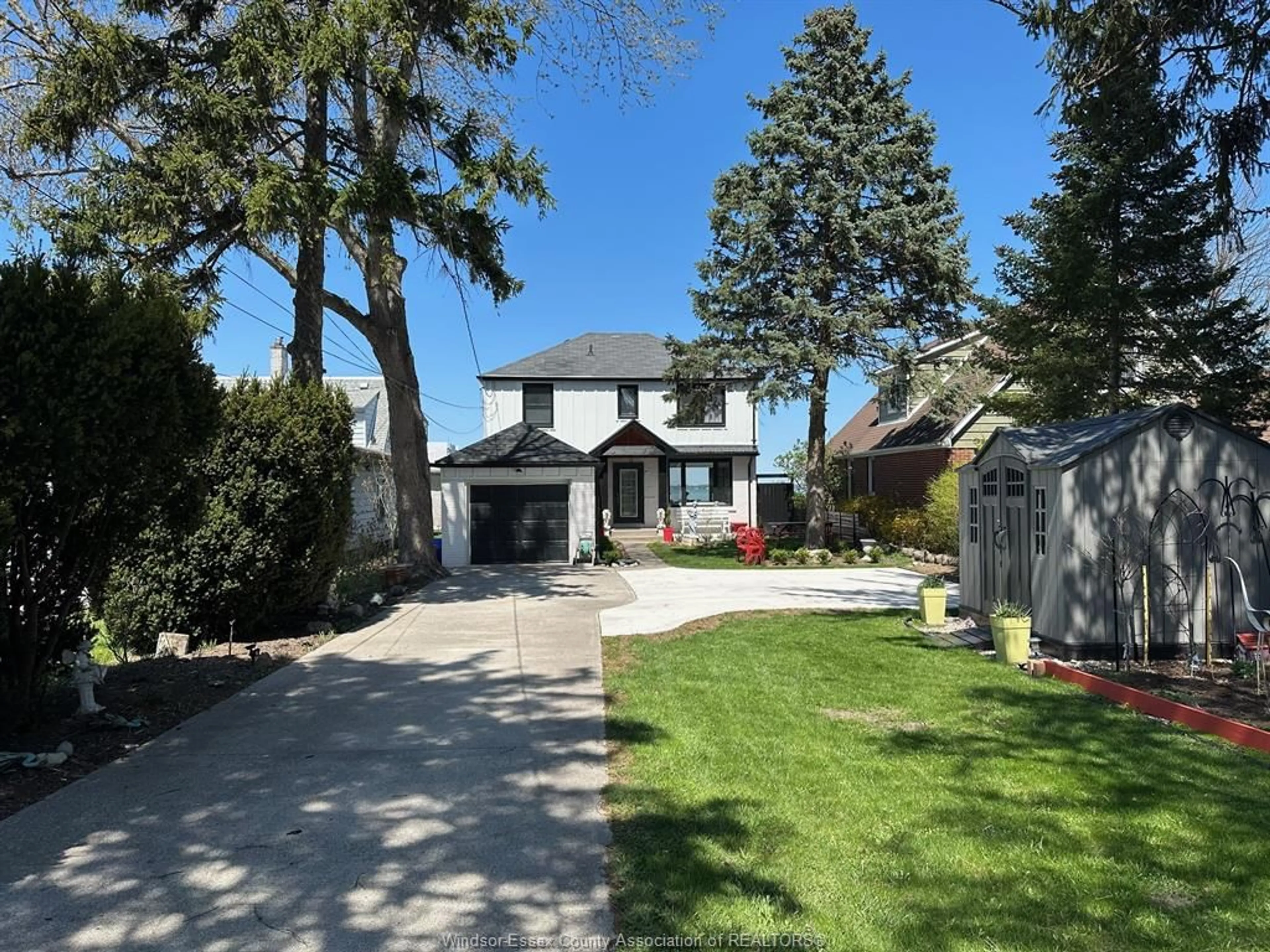 Unknown for 11360 RIVERSIDE Dr, Windsor Ontario N8P 1A4