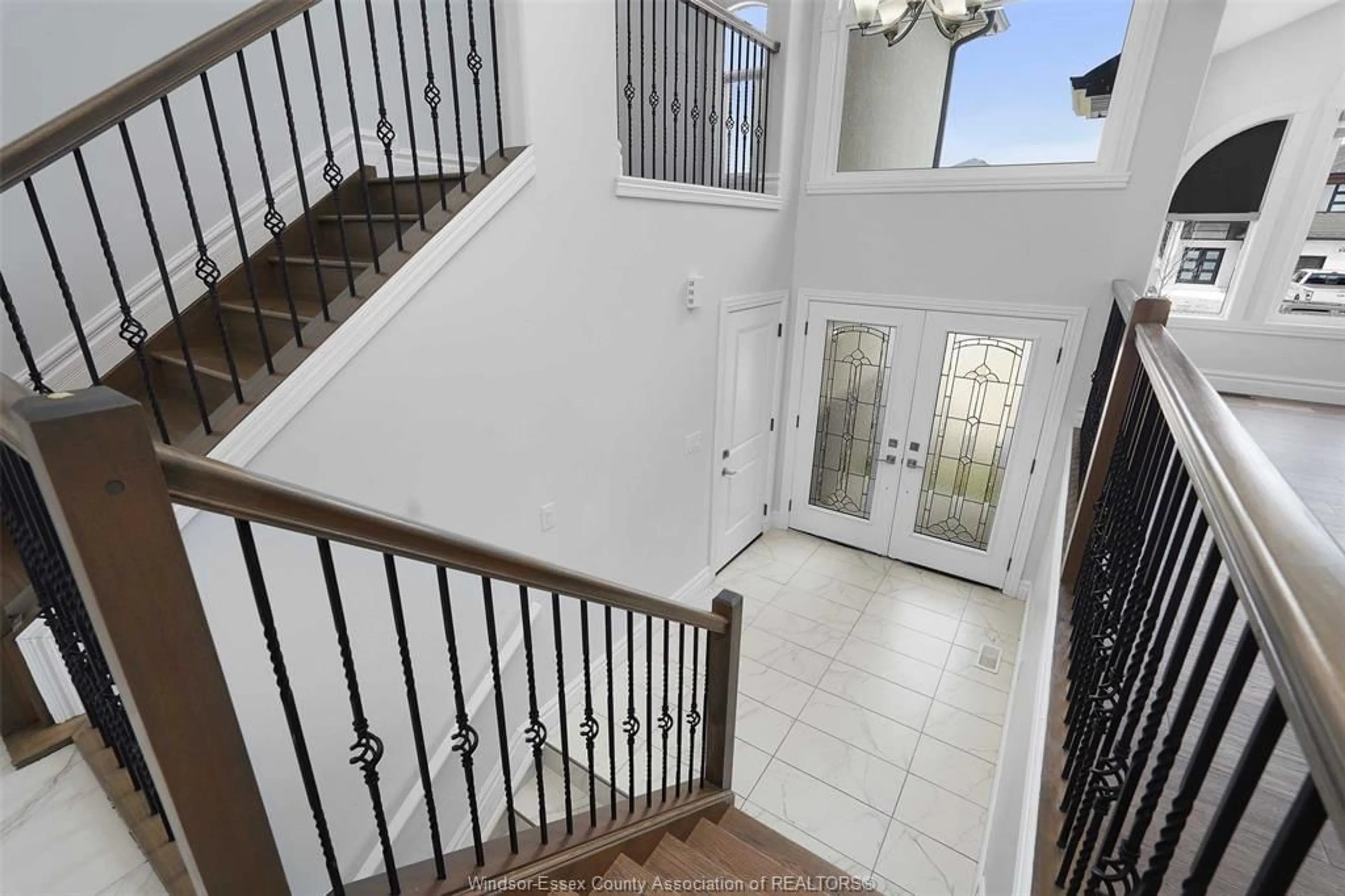 Indoor foyer for 23 NOBLE, Amherstburg Ontario N9V 0G8
