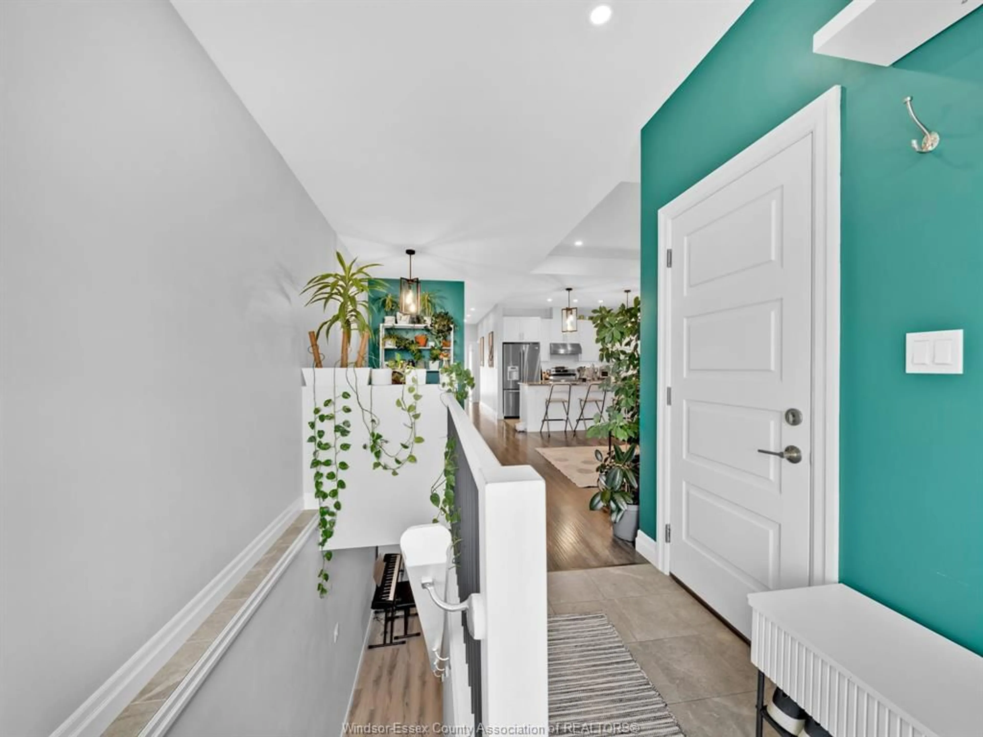 Indoor entryway for 1966 Ethan Crt, Windsor Ontario N8T 0B3