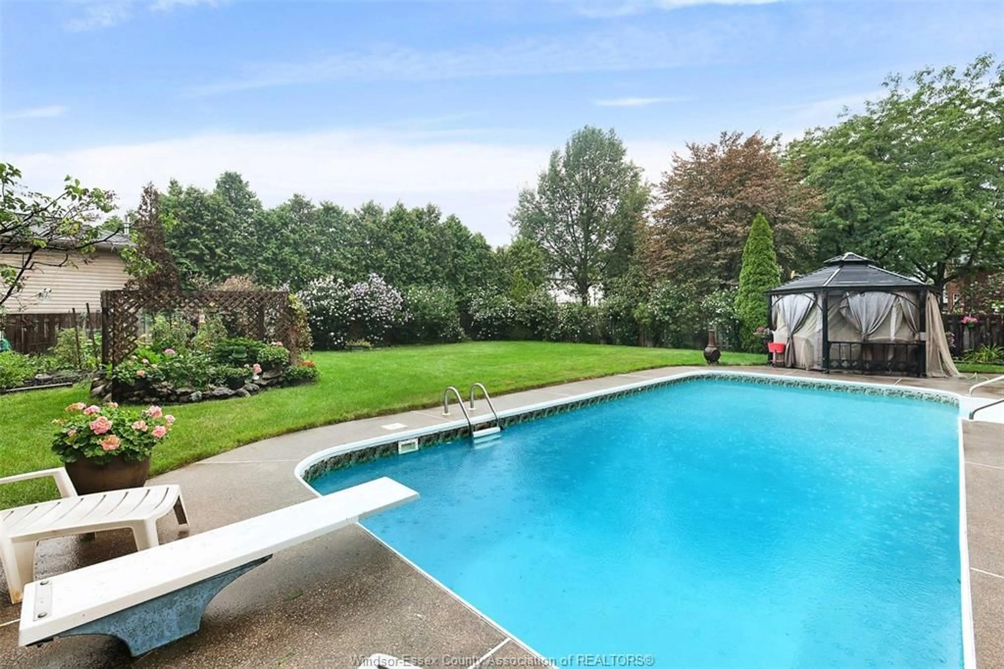 Pool for 315 MAJESTIC Dr, Tecumseh Ontario N8N 4K9