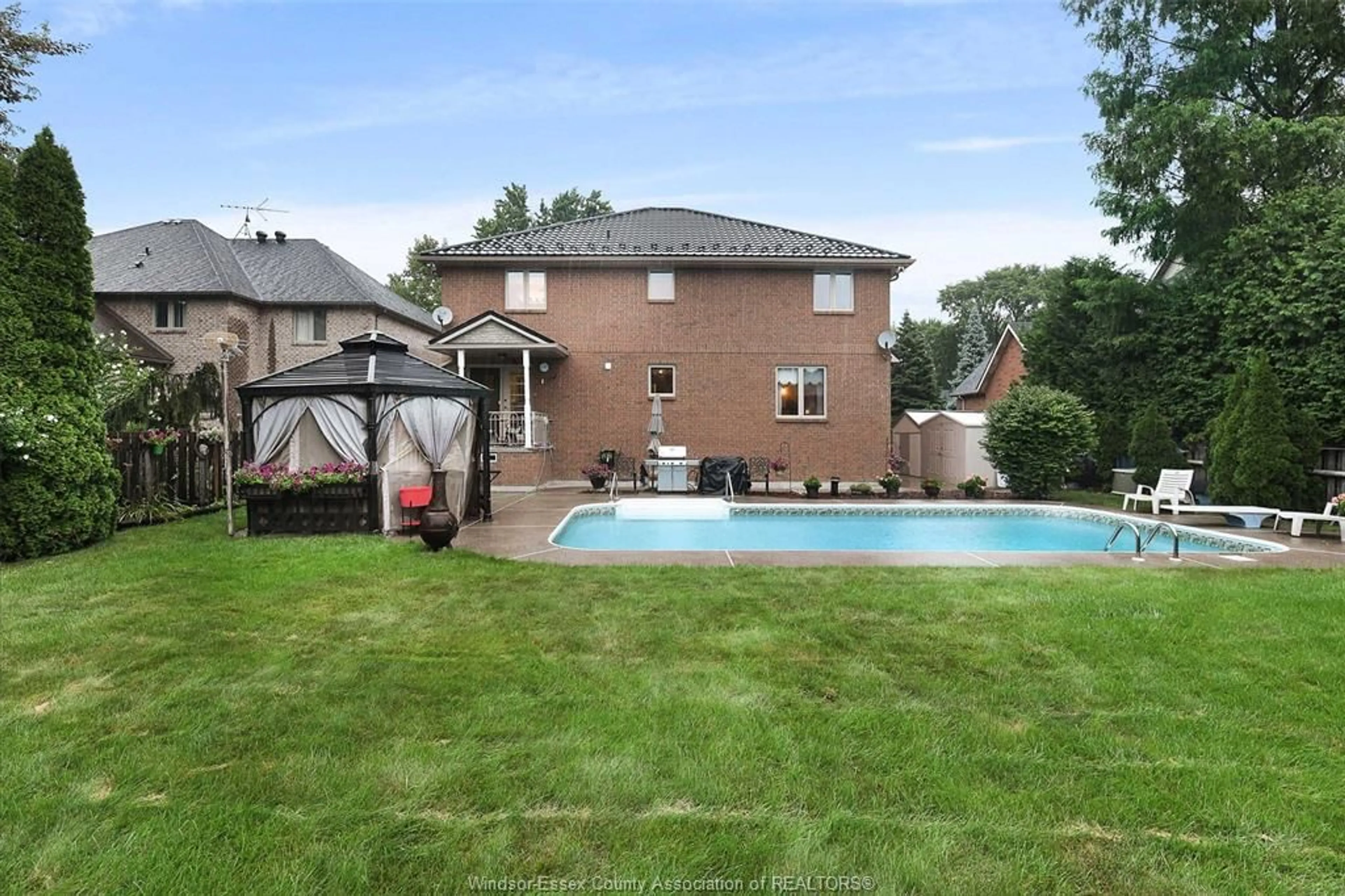 Pool for 315 MAJESTIC Dr, Tecumseh Ontario N8N 4K9