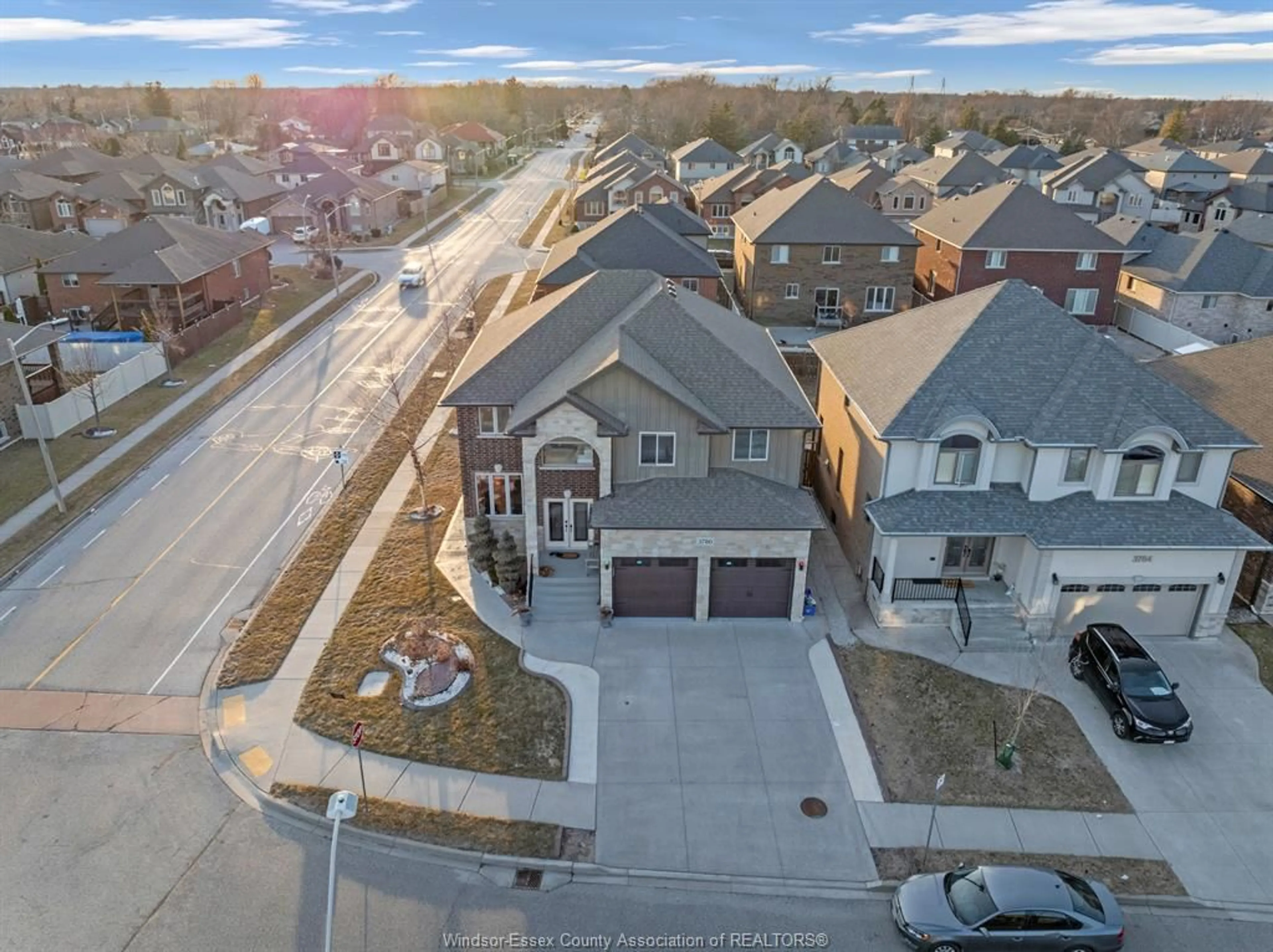 A pic from outside/outdoor area/front of a property/back of a property/a pic from drone, street for 3780 ZANZIBAR, Windsor Ontario N9G 0A4