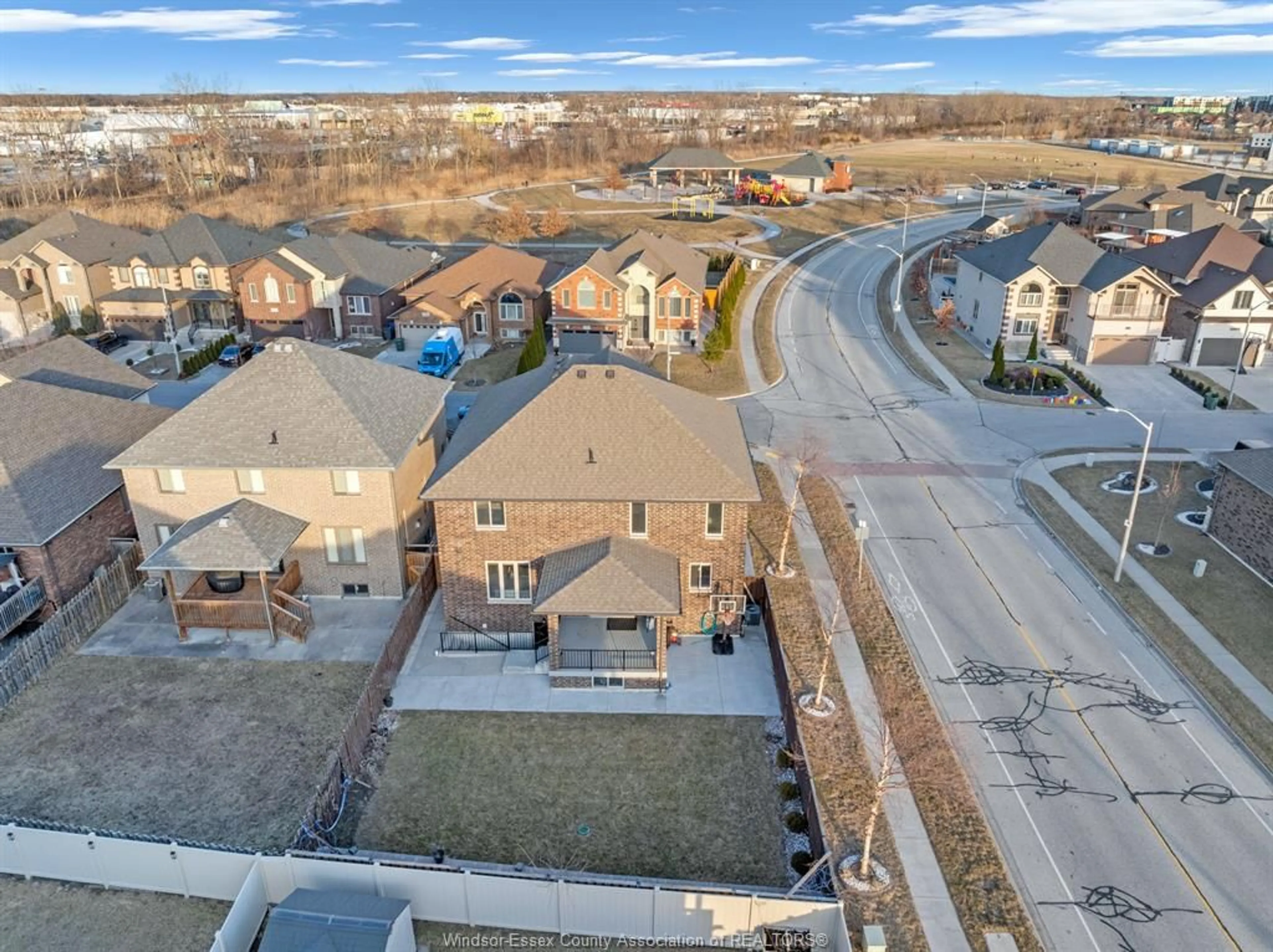 A pic from outside/outdoor area/front of a property/back of a property/a pic from drone, street for 3780 ZANZIBAR, Windsor Ontario N9G 0A4