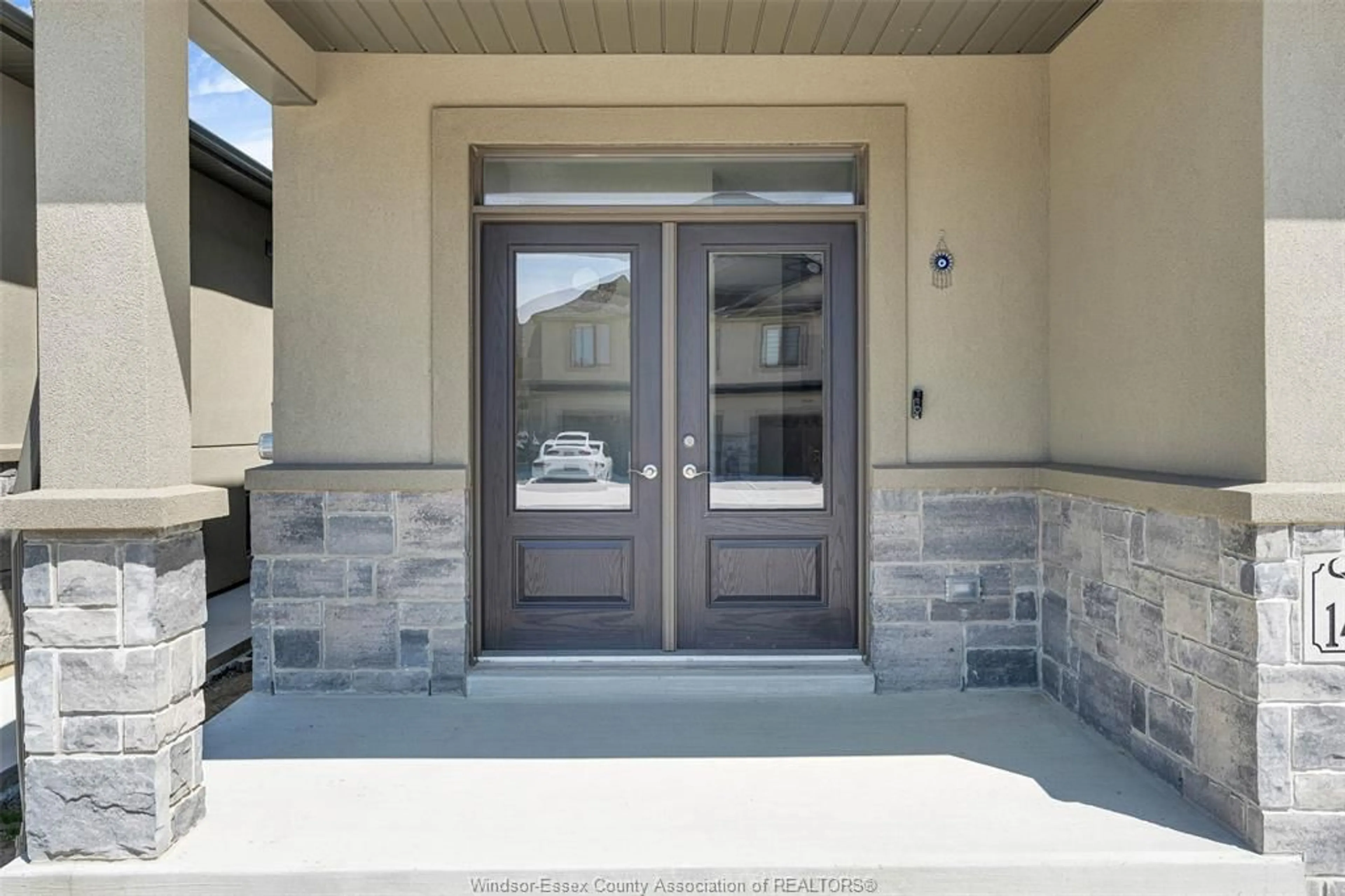 Indoor entryway for 144 LANE St, Essex Ontario N8M 1B2