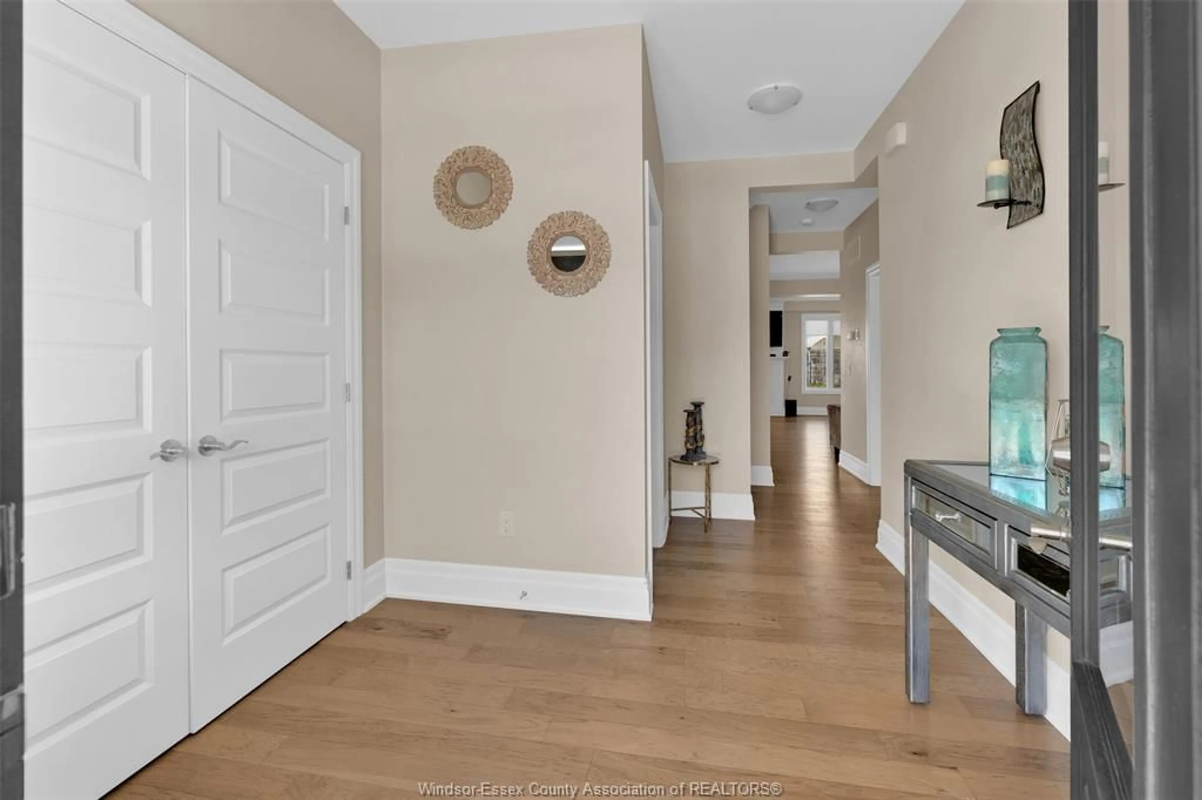 Indoor entryway for 144 LANE St, Essex Ontario N8M 1B2