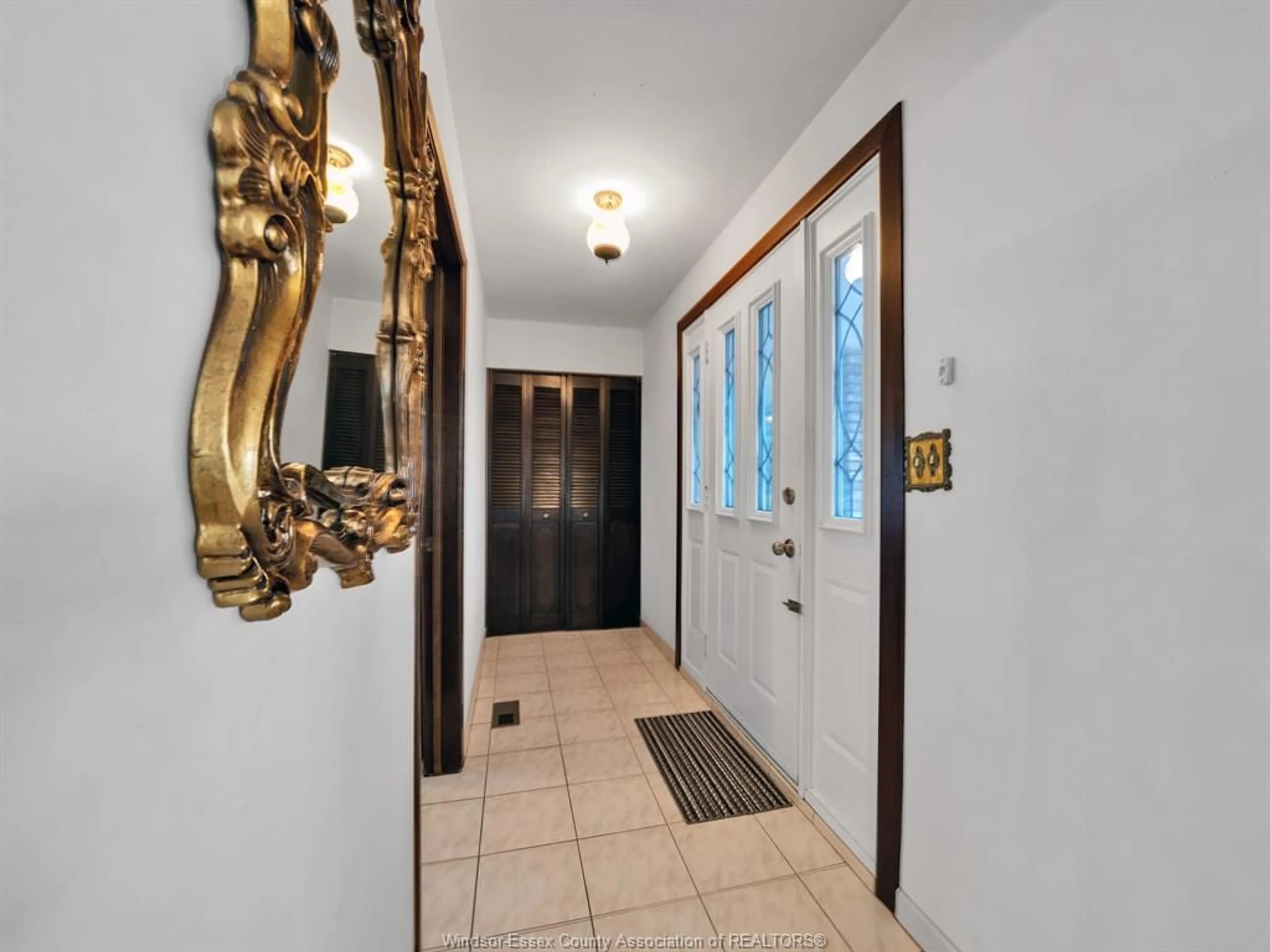 Indoor entryway for 217 WEST PIKE CREEK, Lakeshore Ontario N8N 2L9