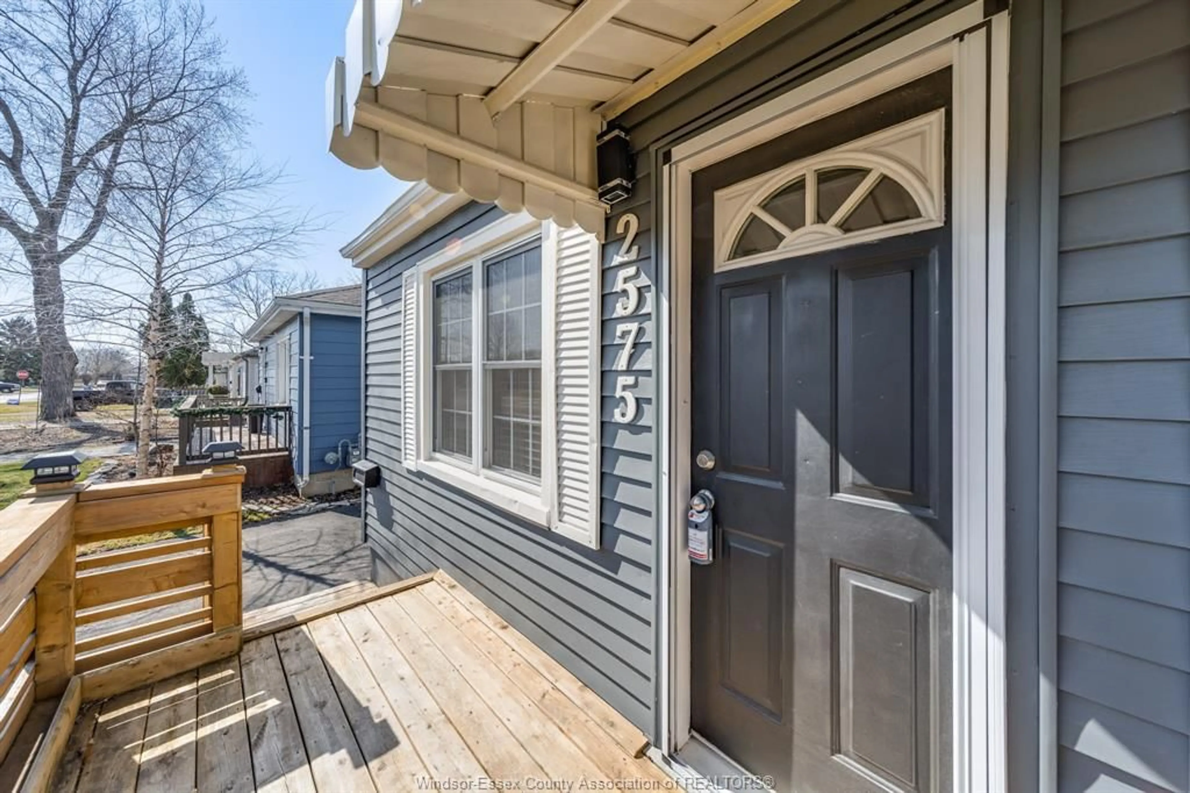 Indoor entryway for 2575 MEIGHEN Rd, Windsor Ontario N8W 4C3