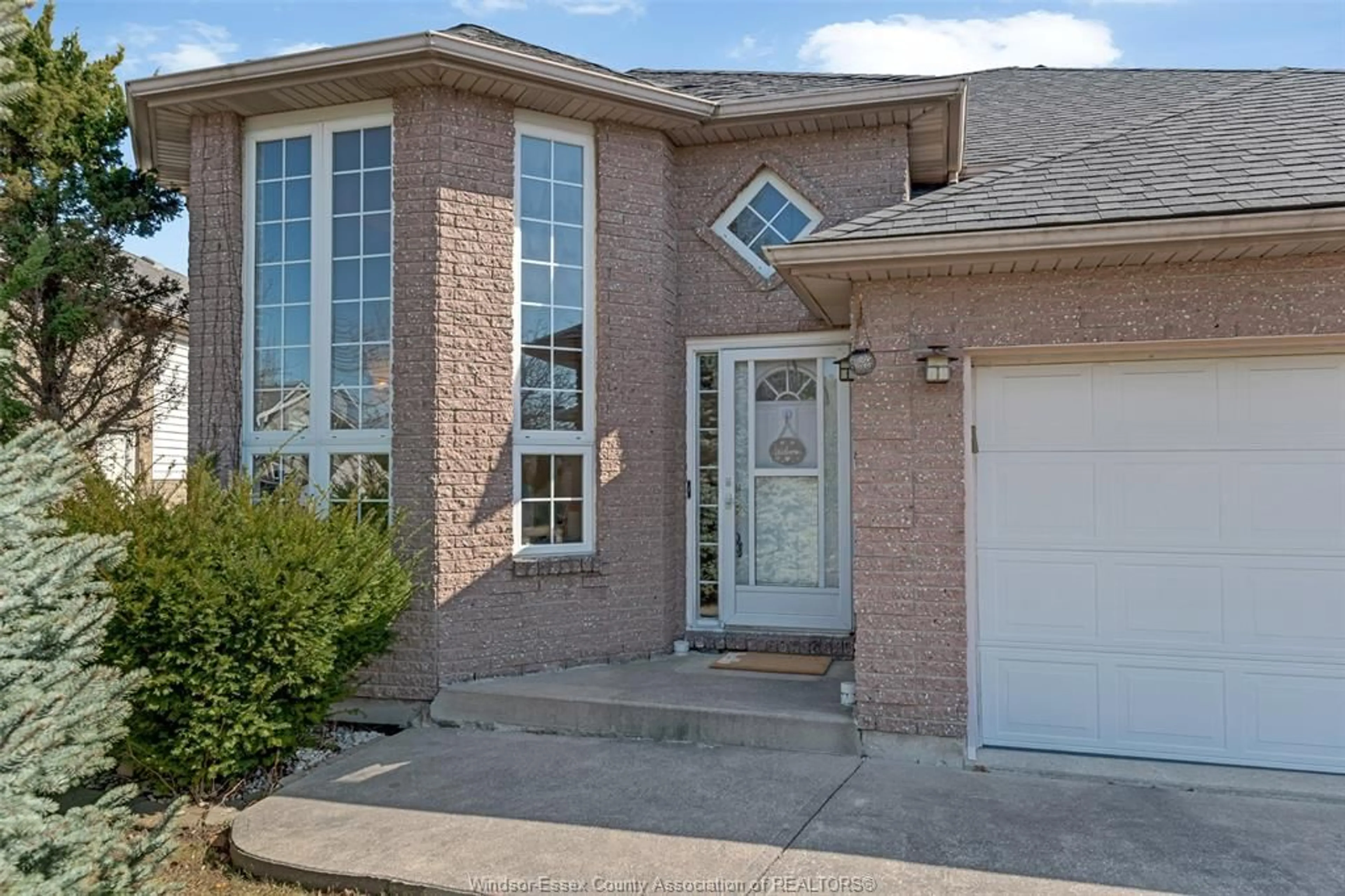 Home with brick exterior material, street for 1564 IMPERIAL Cres, Windsor Ontario N9G 2T8