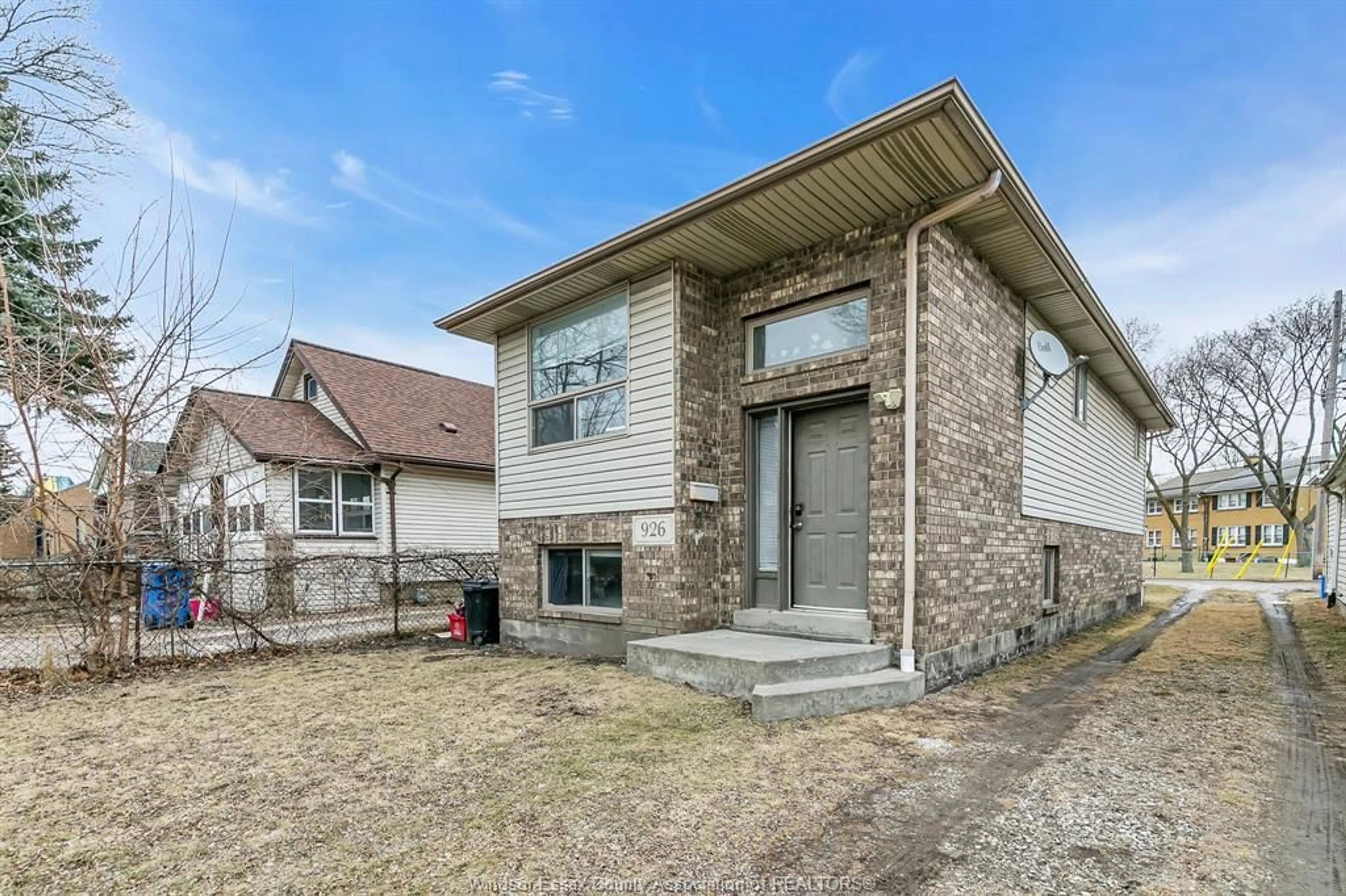 Home with brick exterior material, street for 926 CALIFORNIA Ave, Windsor Ontario N9B 2Z6