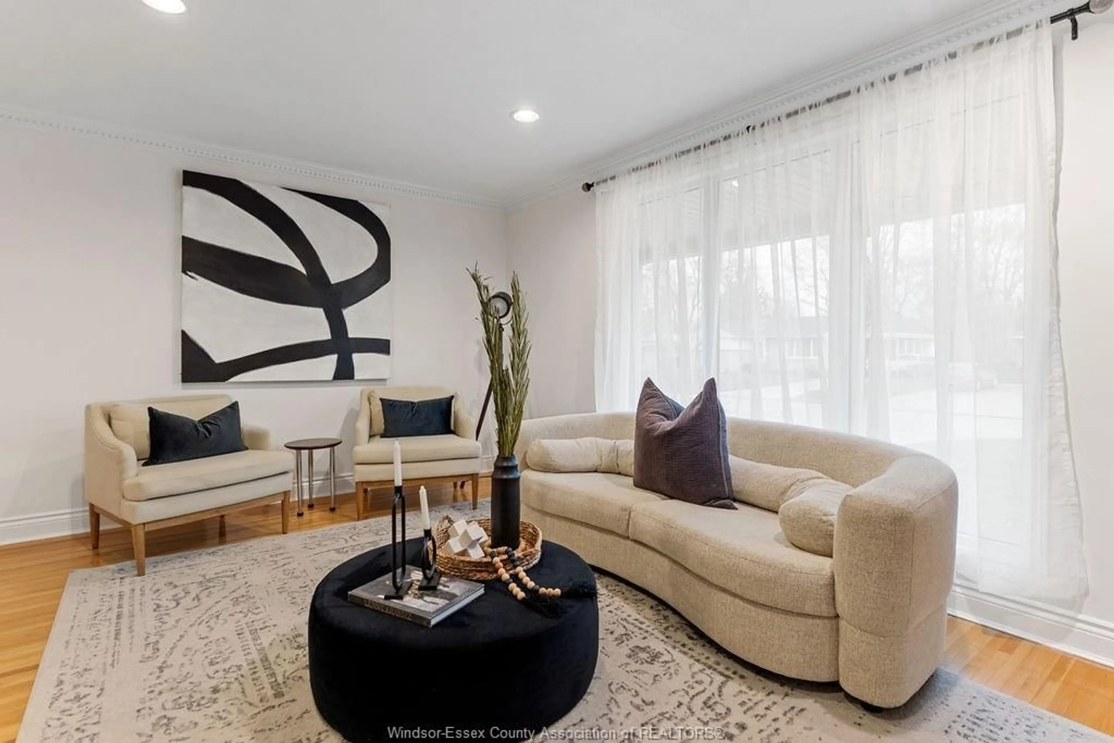 Living room with furniture, unknown for 3401 AVONDALE Ave, Windsor Ontario N9E 1X8