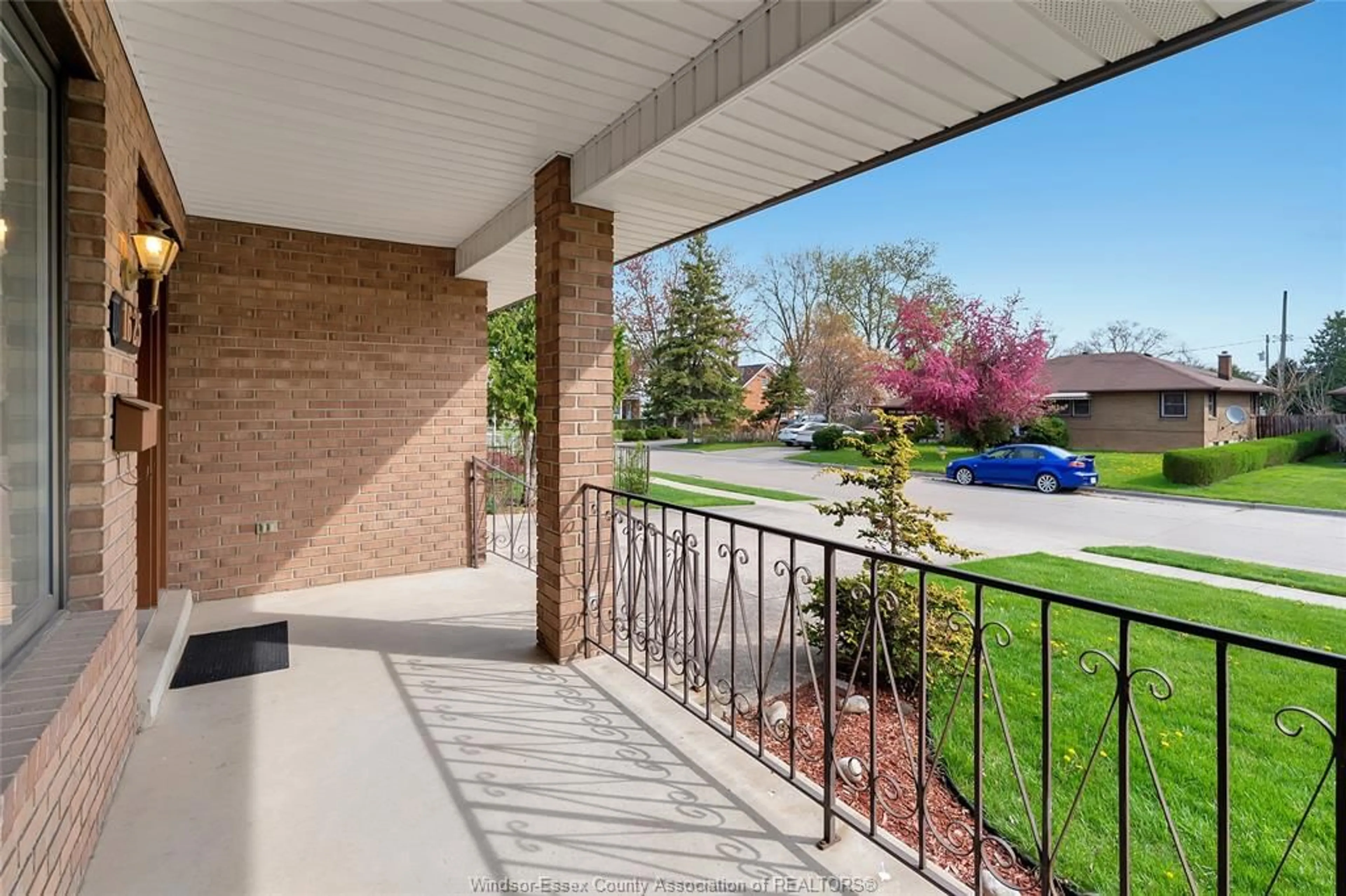 Patio, street for 1625 EVERTS, Windsor Ontario N9B 3E4