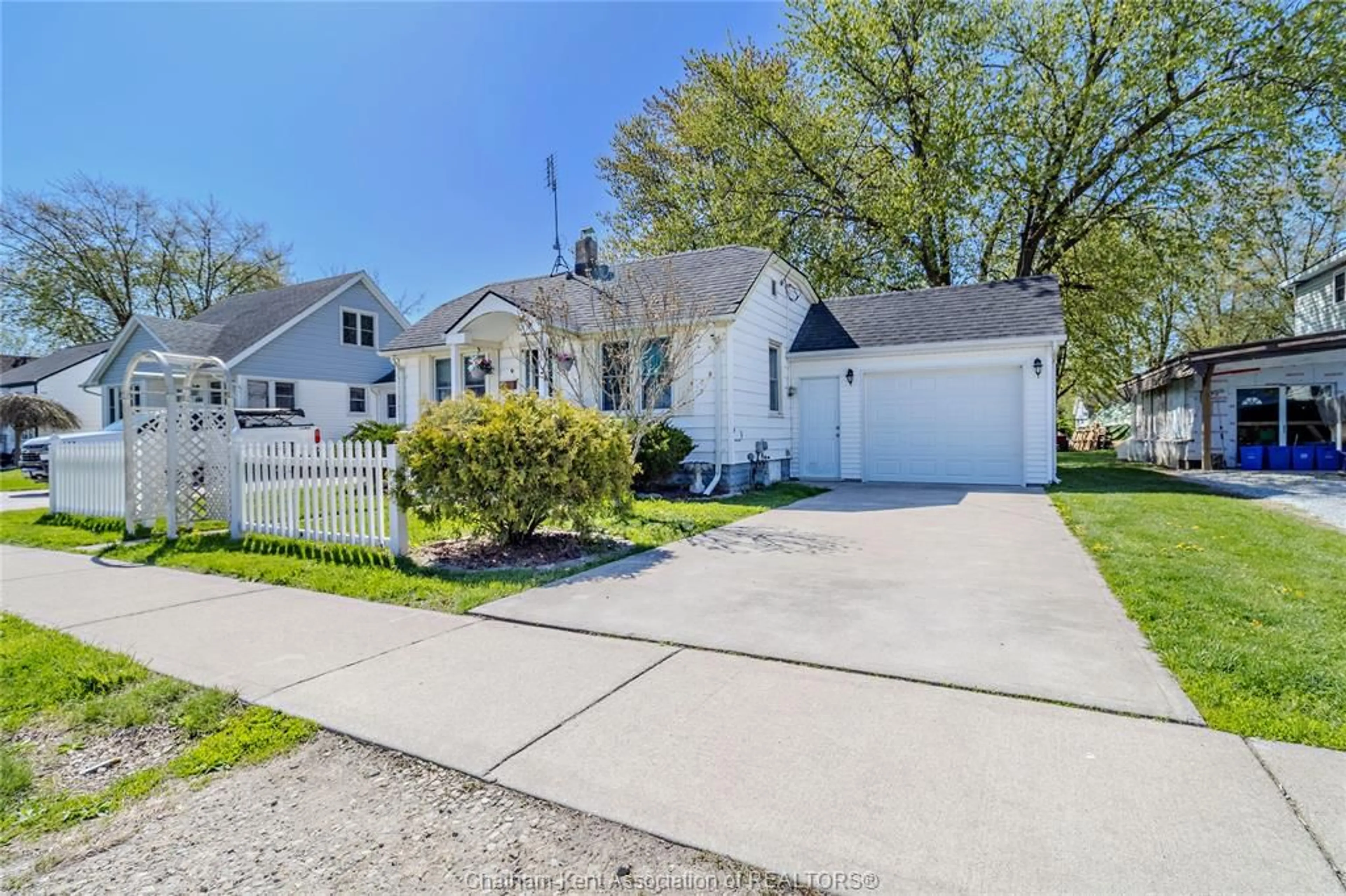 A pic from outside/outdoor area/front of a property/back of a property/a pic from drone, street for 408 St. Charles St, Belle River Ontario N0R 1A0