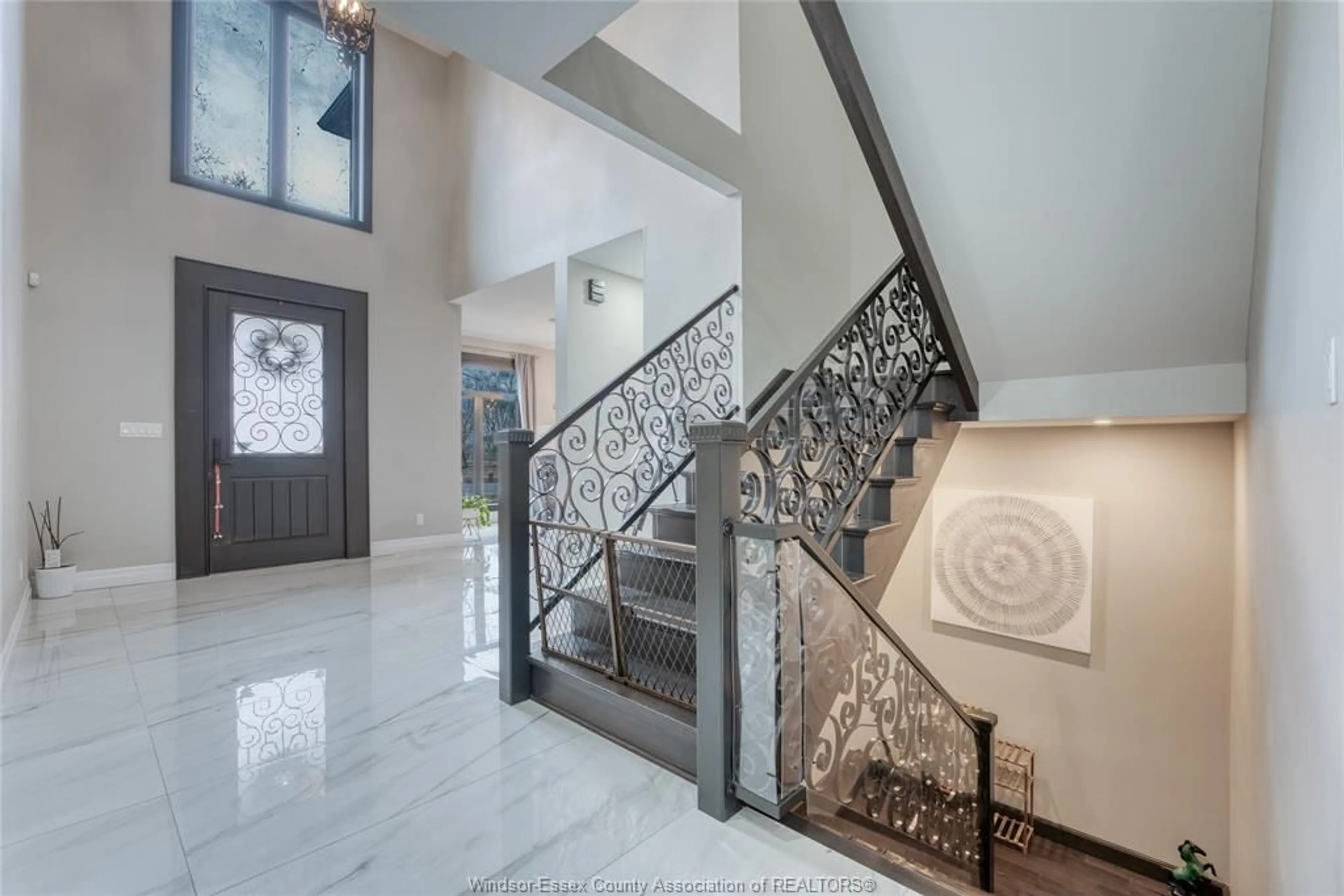 Indoor foyer for 695 OLD TECUMSEH, Lakeshore Ontario N0R 1A0