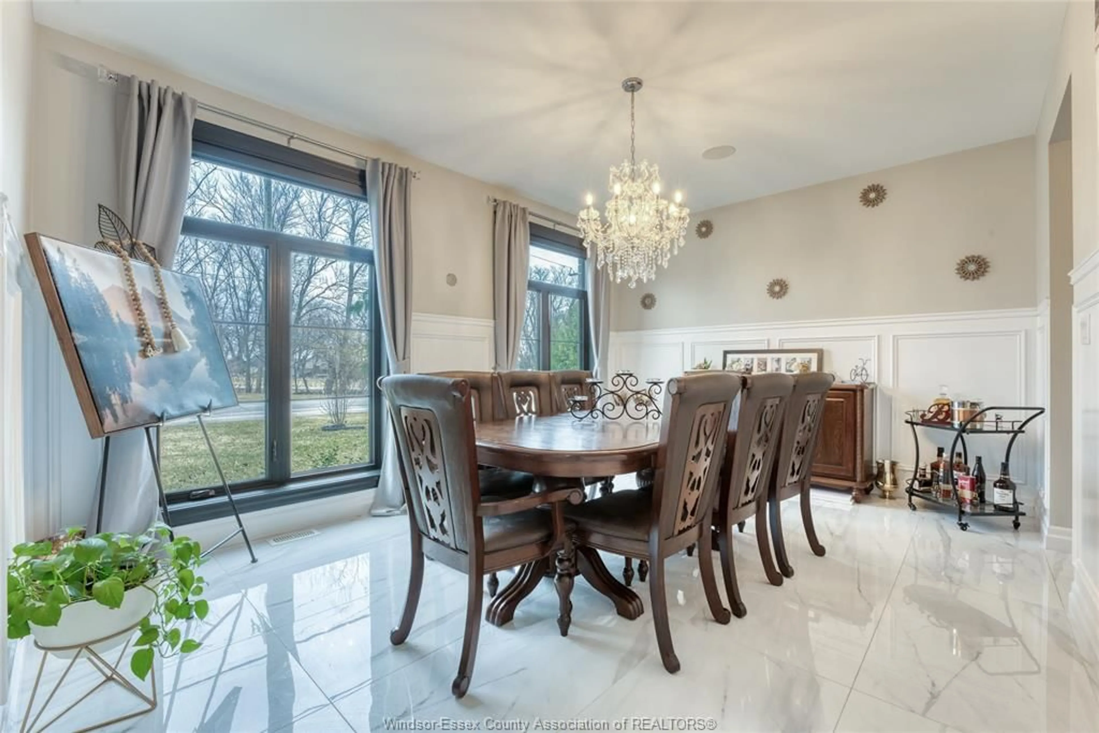 Dining room, ceramic/tile floor for 695 OLD TECUMSEH, Lakeshore Ontario N0R 1A0