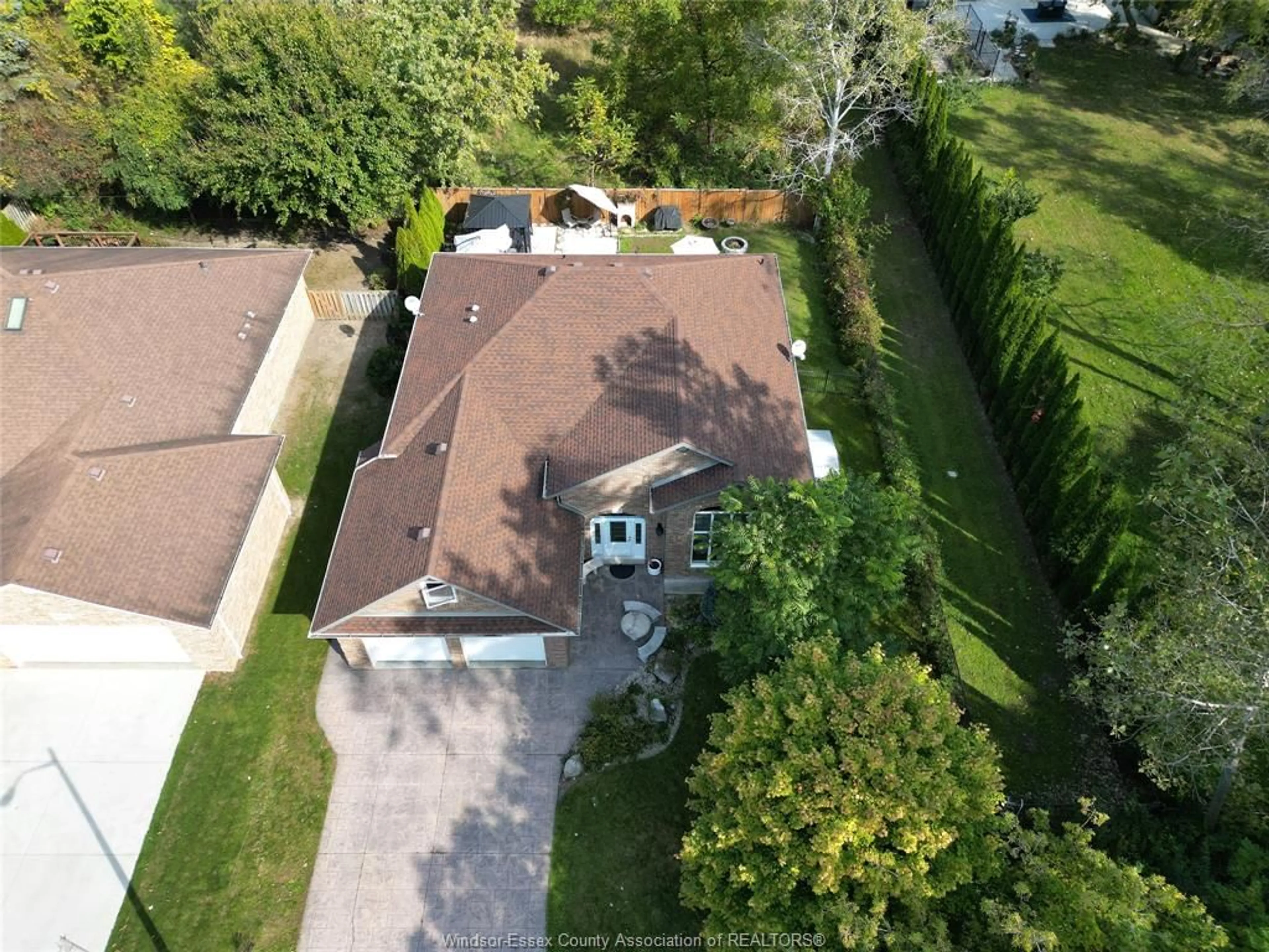 A pic from outside/outdoor area/front of a property/back of a property/a pic from drone, street for 1099 CERVI, LaSalle Ontario N9J 3L5